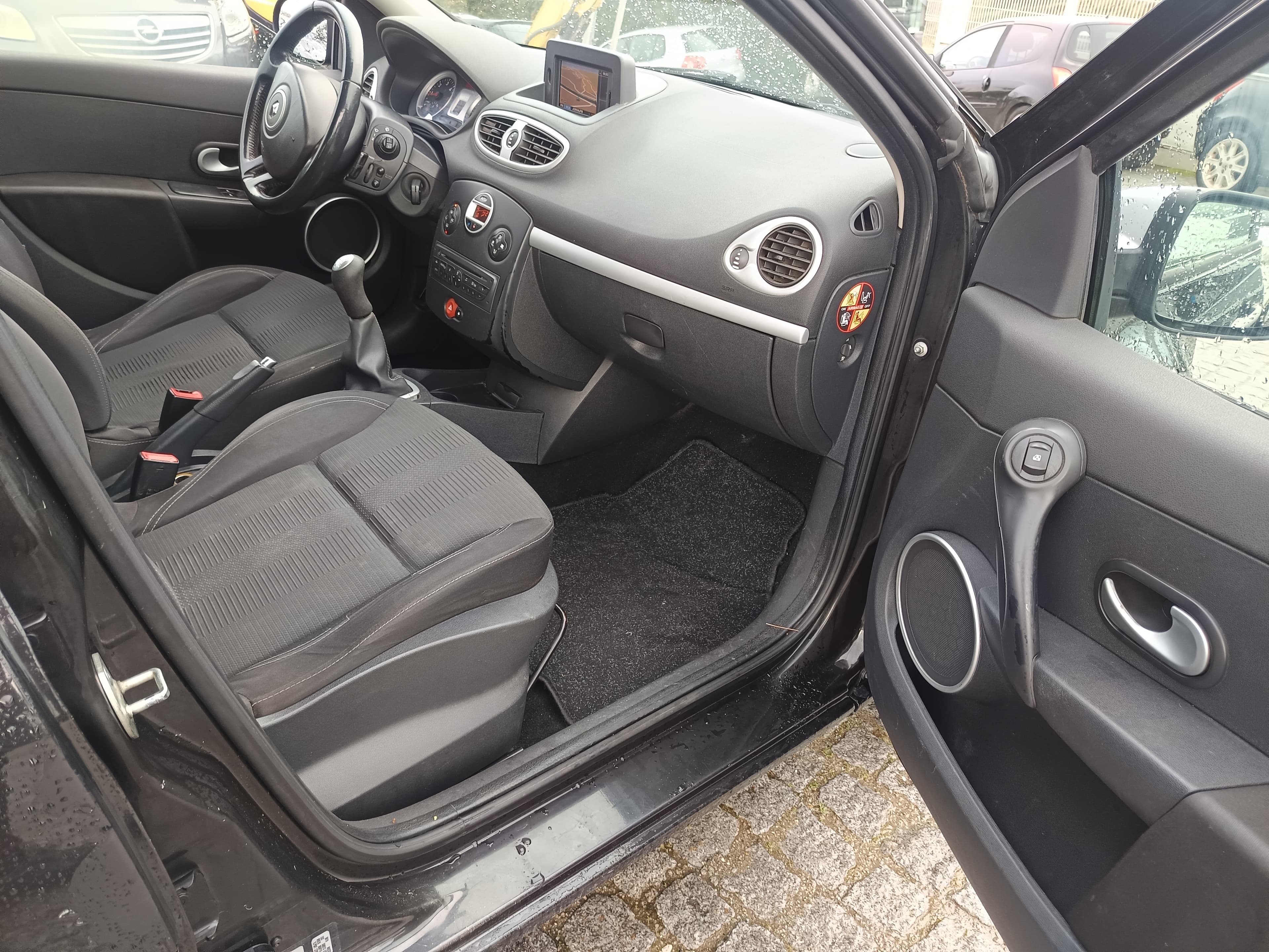 Renault Clio · Ano 2011 — image 24