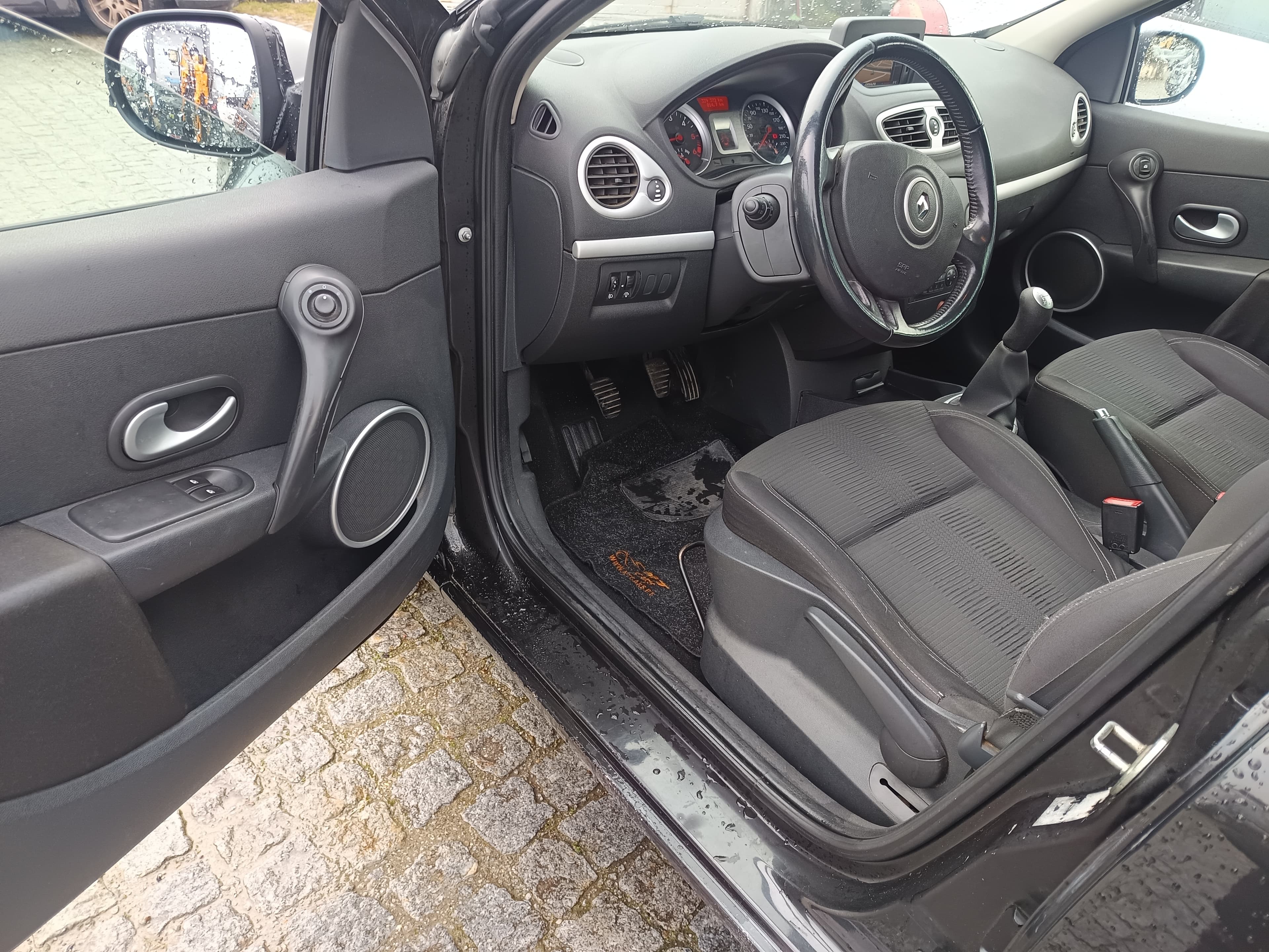 Renault Clio · Ano 2011 — image 28