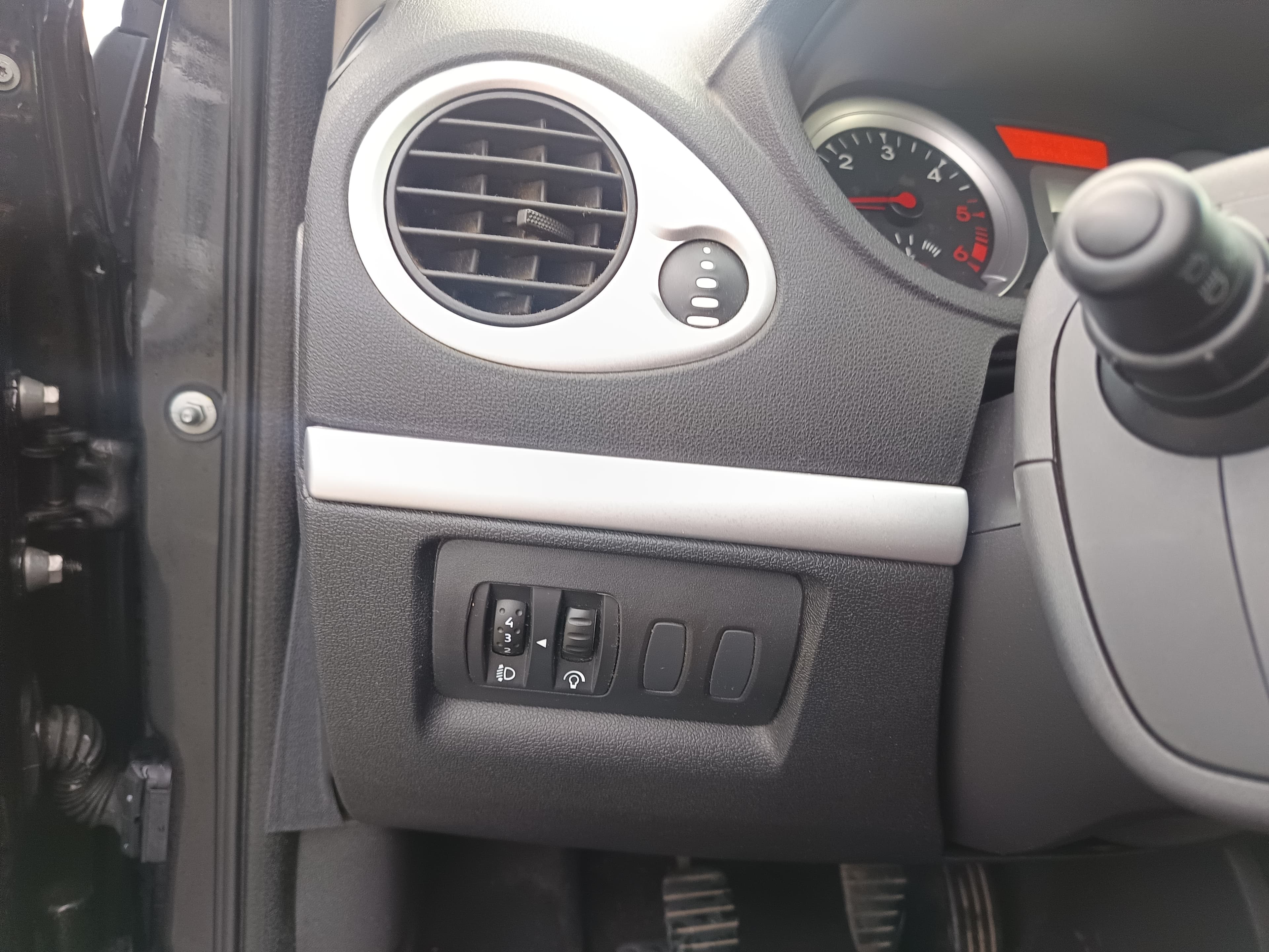 Renault Clio · Ano 2011 — image 42