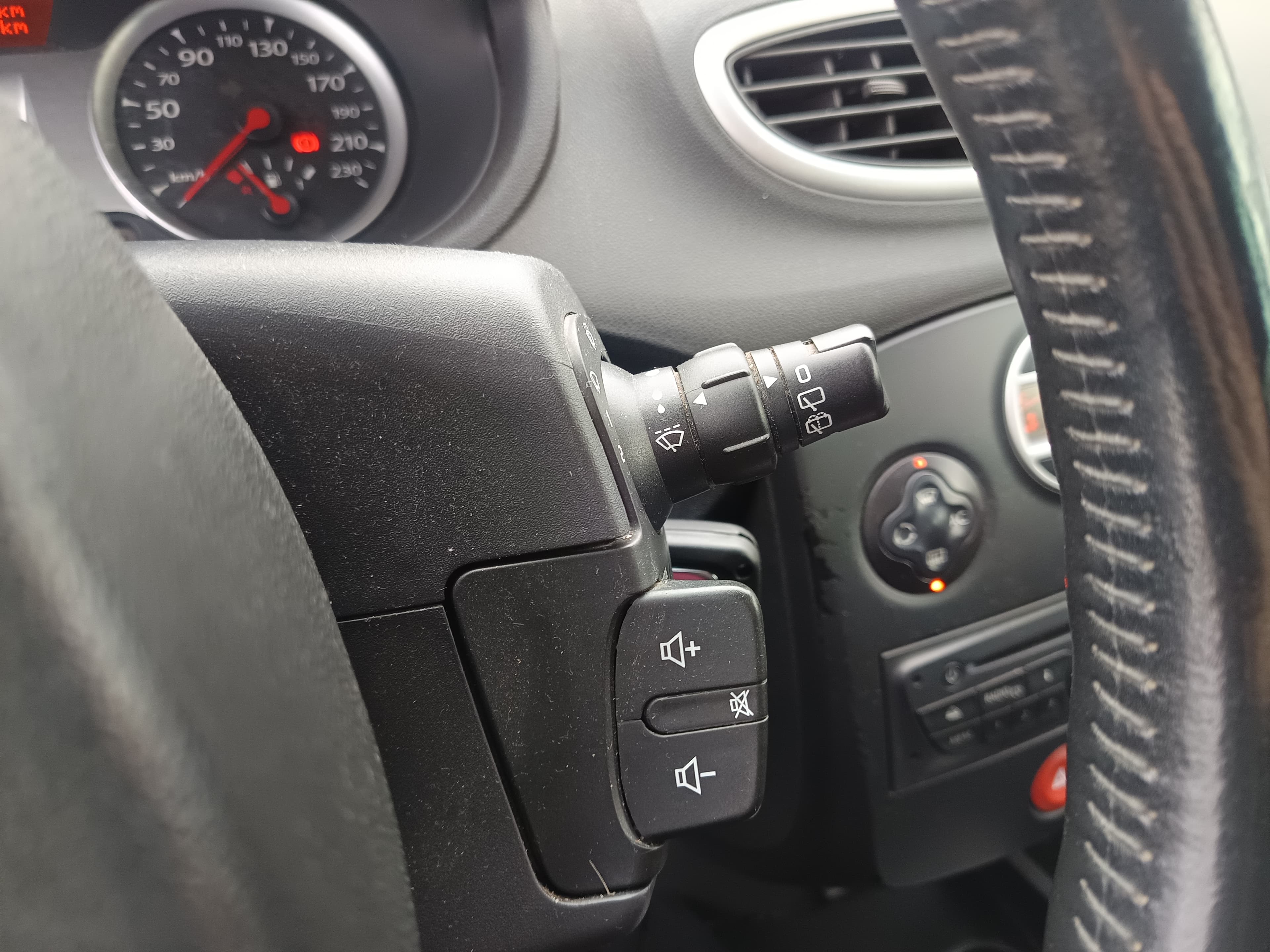 Renault Clio · Ano 2011 — image 40