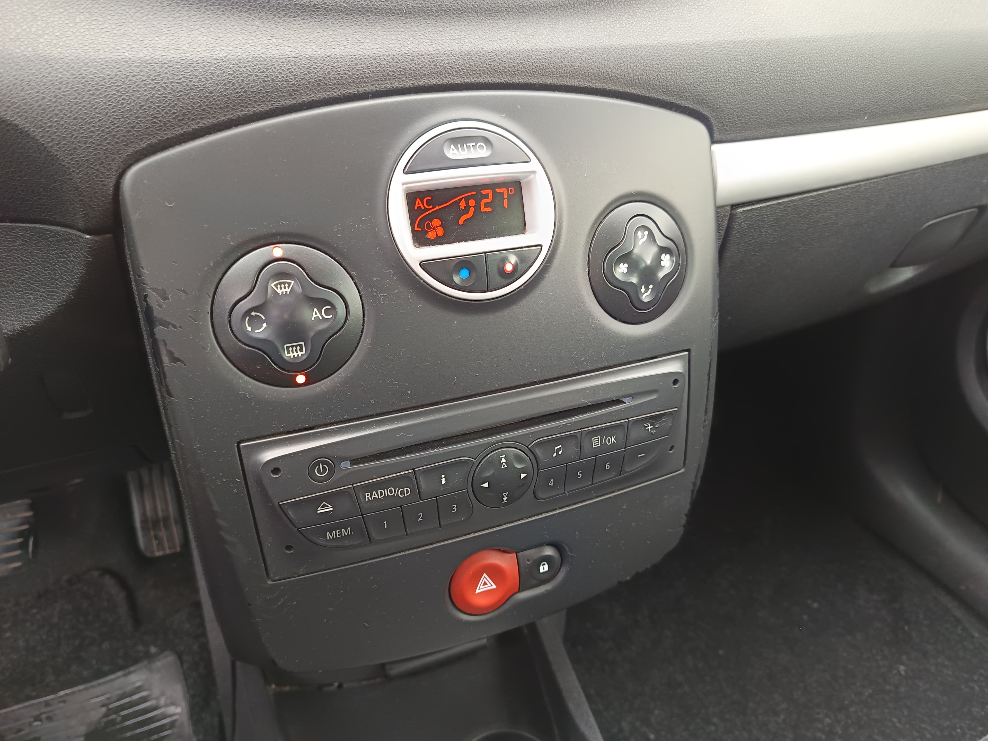 Renault Clio · Ano 2011 — image 37