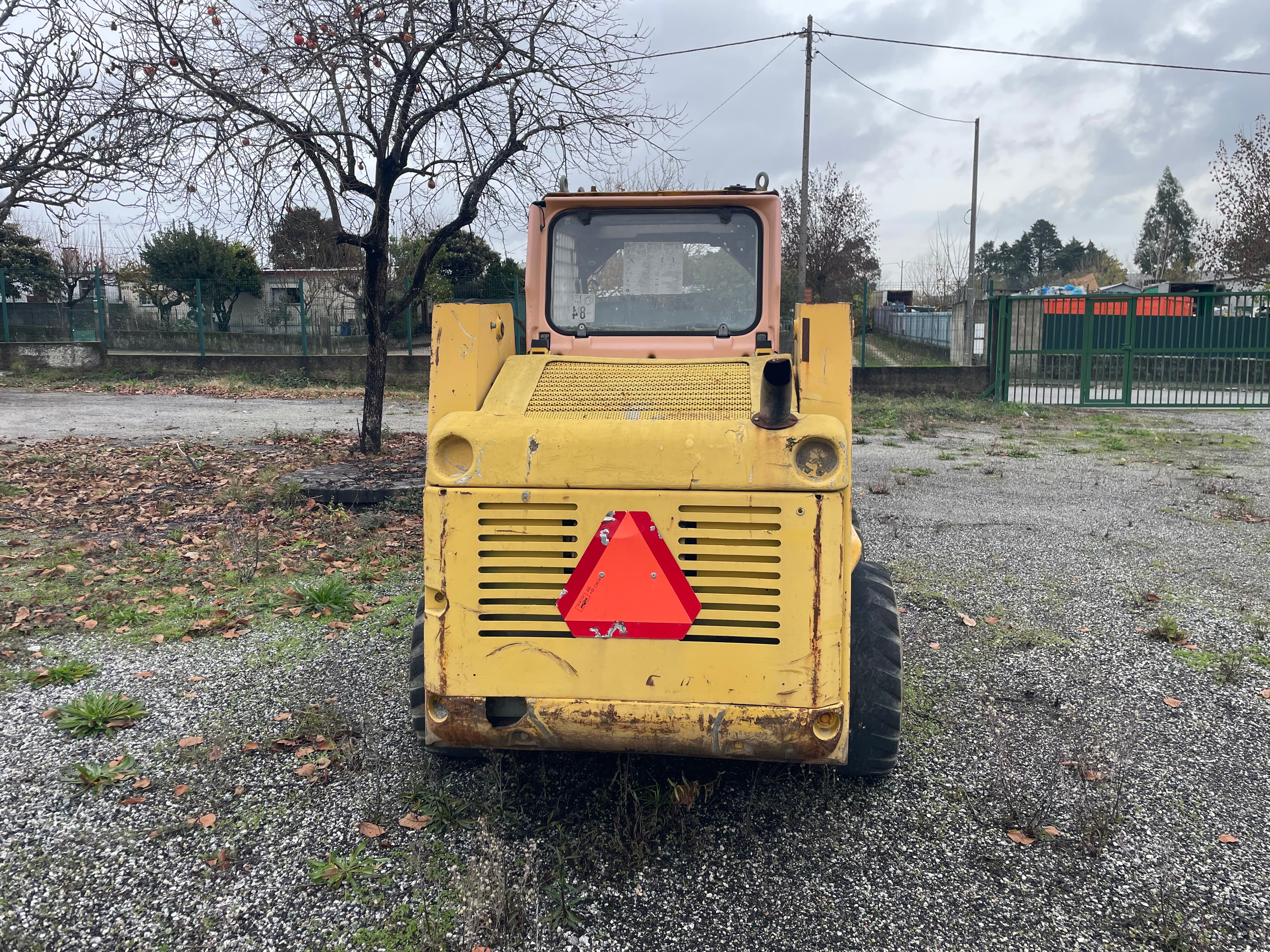 Mini Pá Carregadora Komatsu — imagen 5