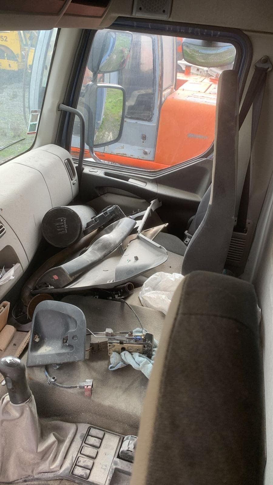 Renault Kerax 370.32 8x4 · Ano 2011 — image 7