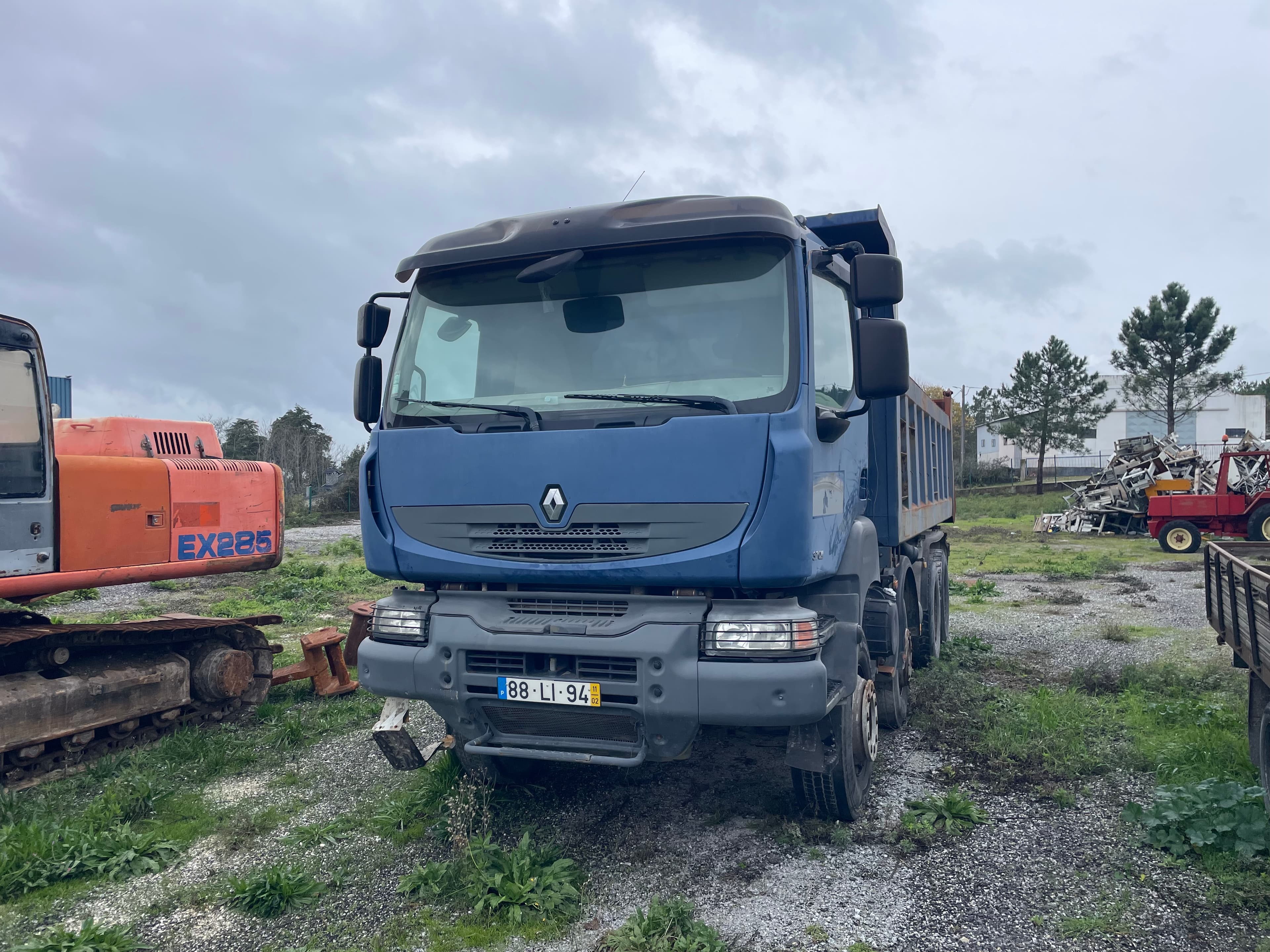 Renault Kerax 370.32 8x4 · Ano 2011 — image 2