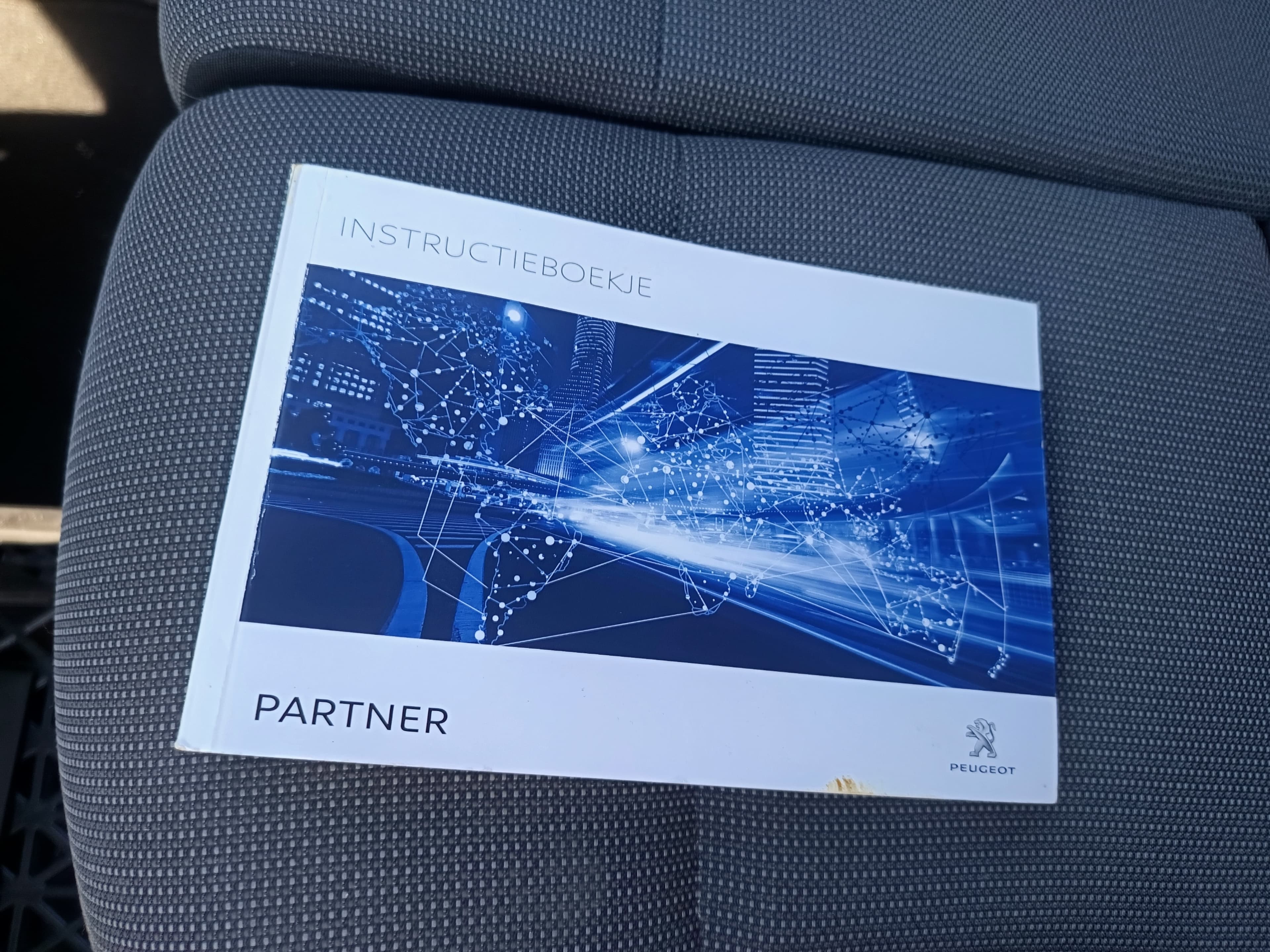 Peugeot Partner · Ano 2017 — image 37