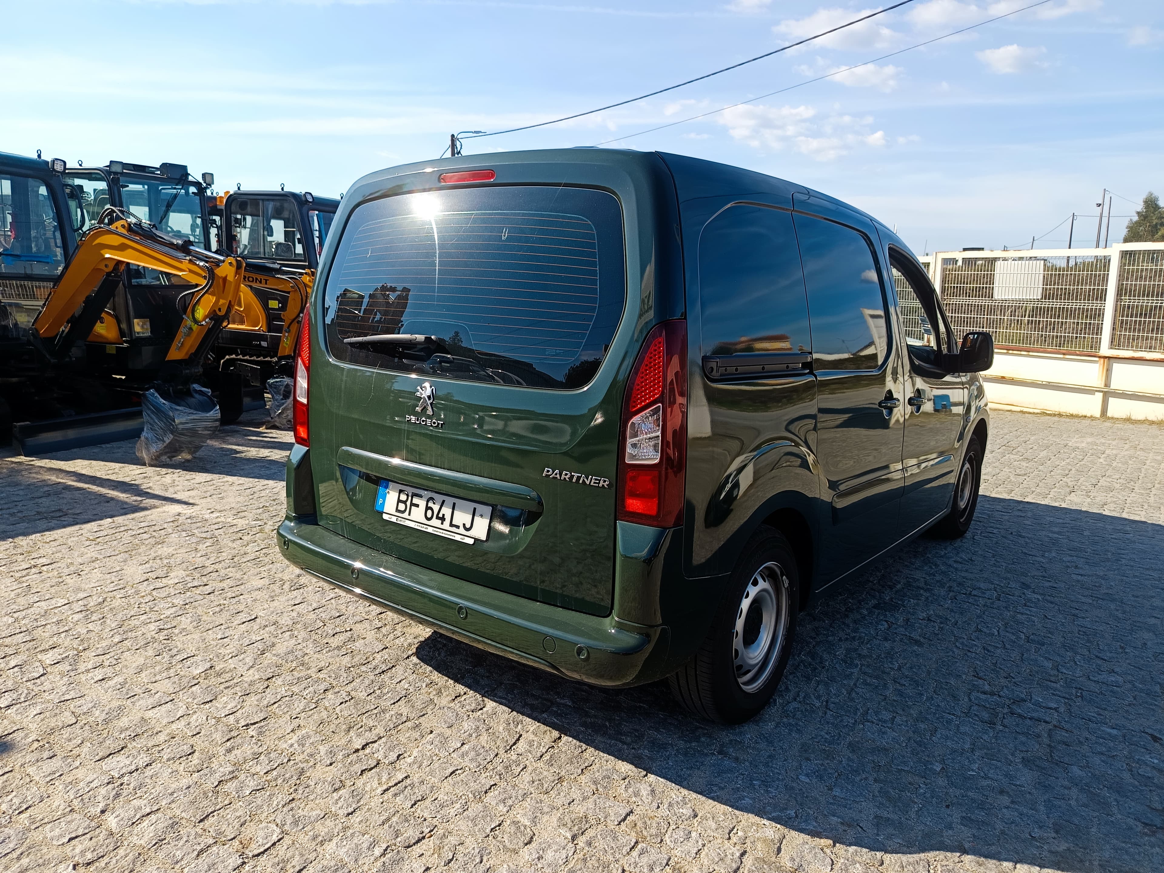 Peugeot Partner · Ano 2017 — image 4