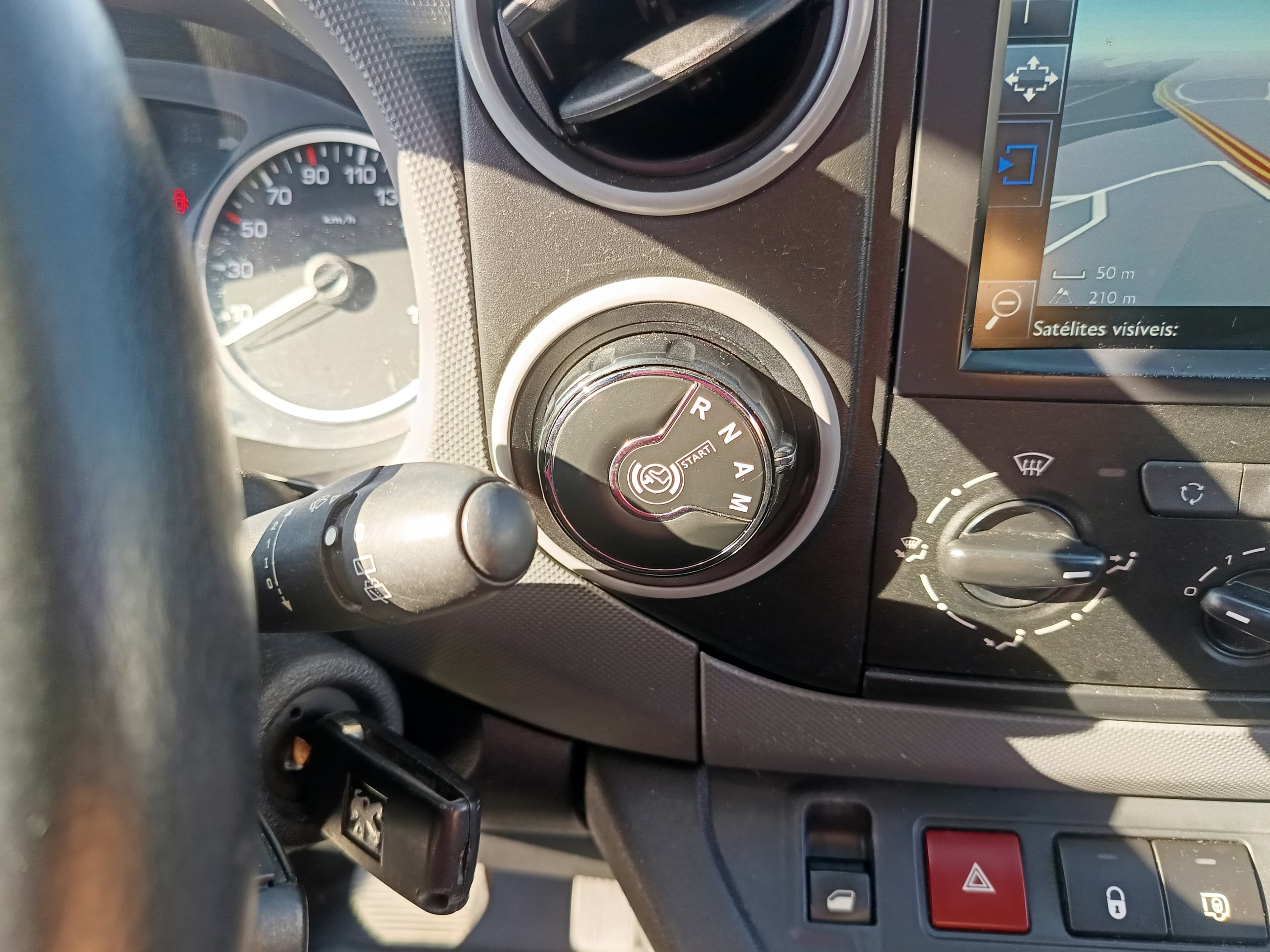 Peugeot Partner · Ano 2017 — image 32