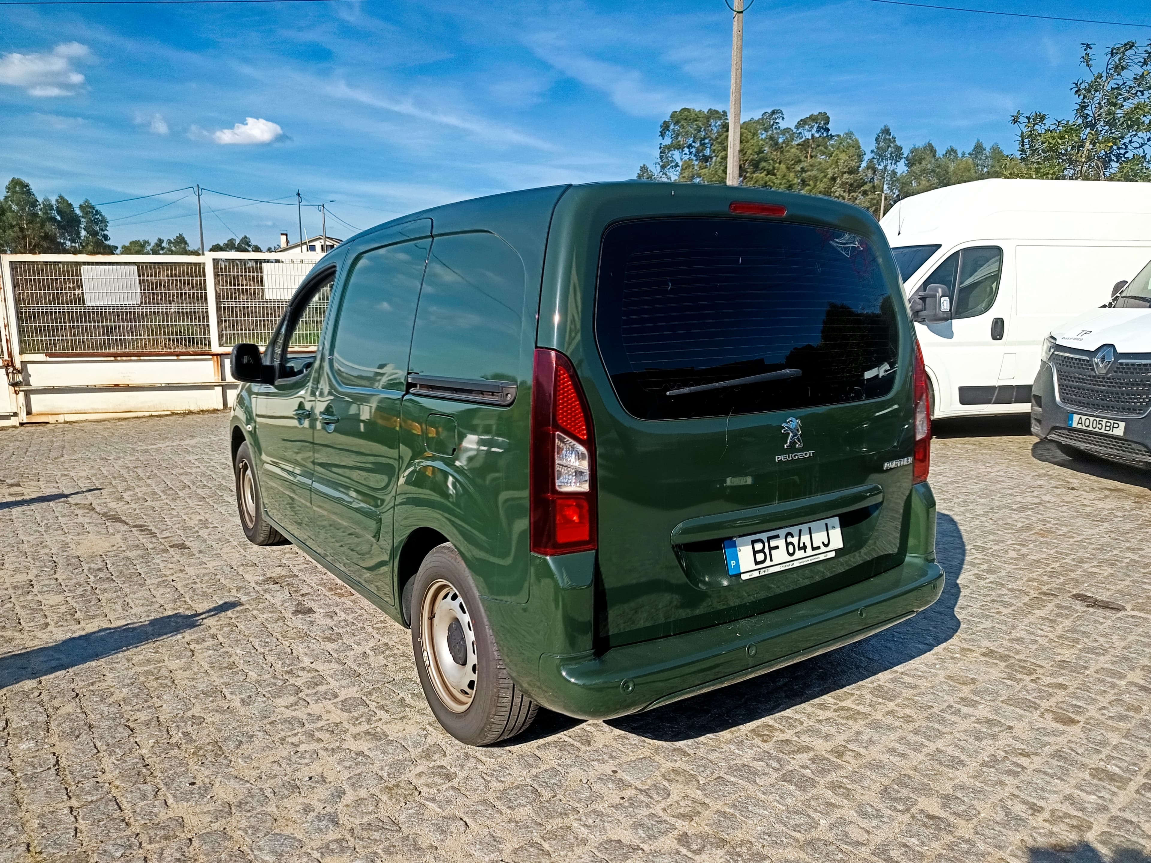 Peugeot Partner · Ano 2017 — image 6
