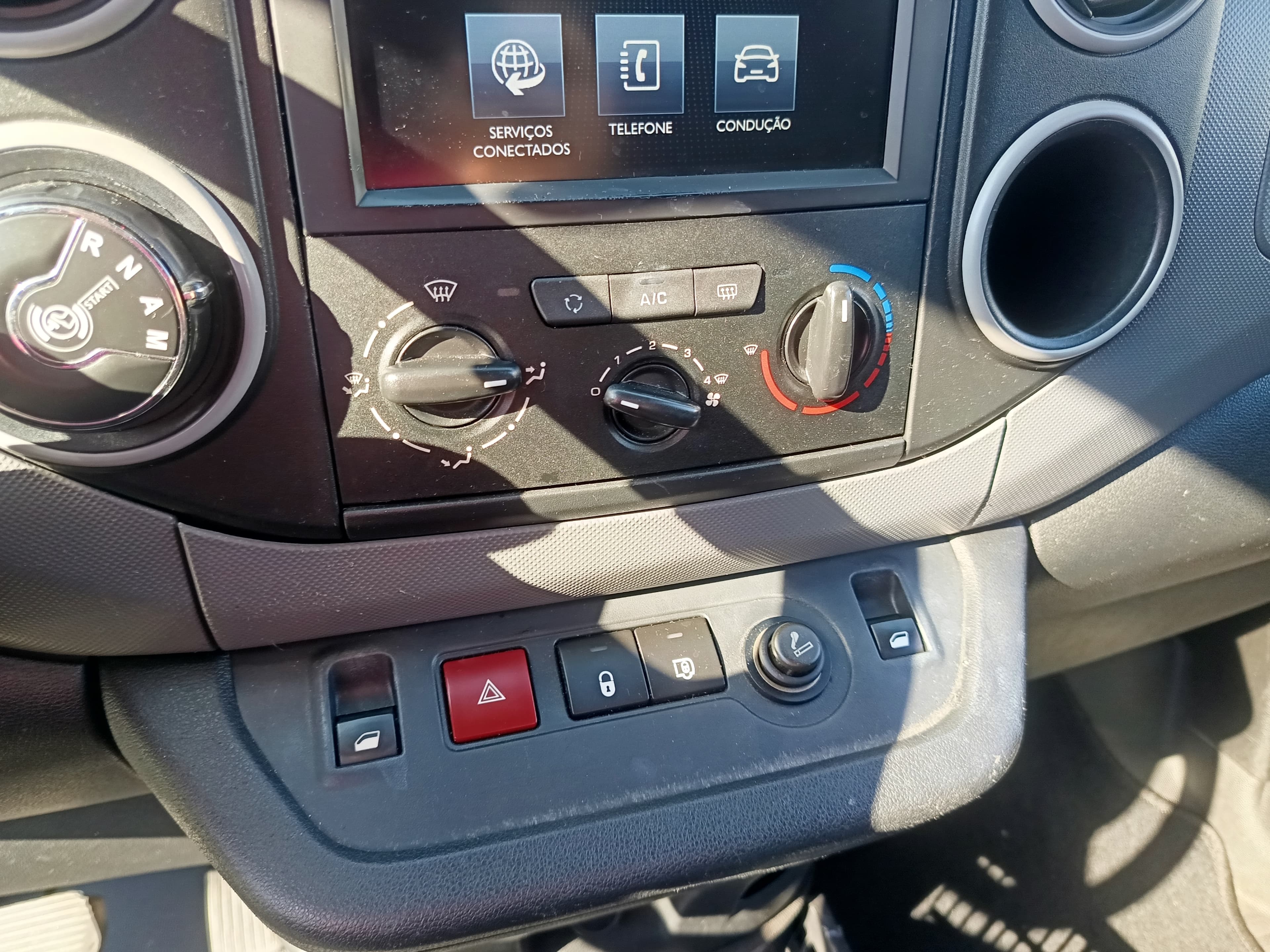 Peugeot Partner · Ano 2017 — image 31