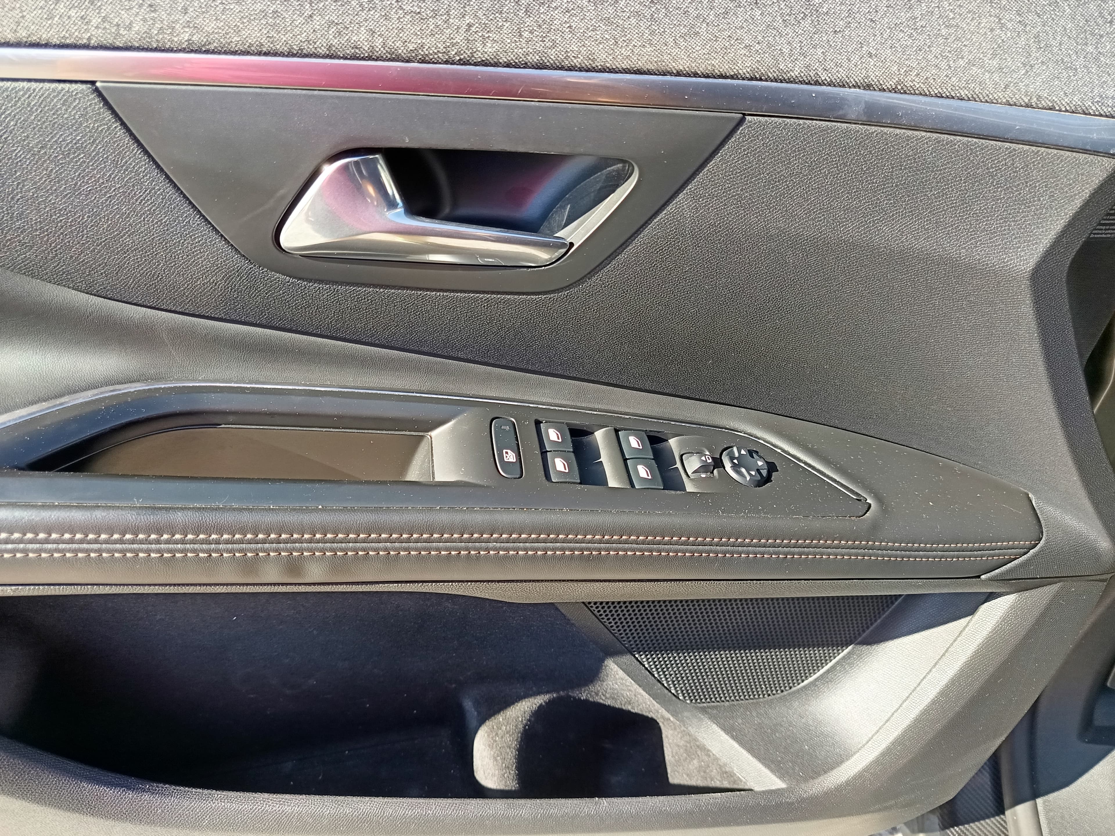 Peugeot 5008 · Ano 2018 — image 33