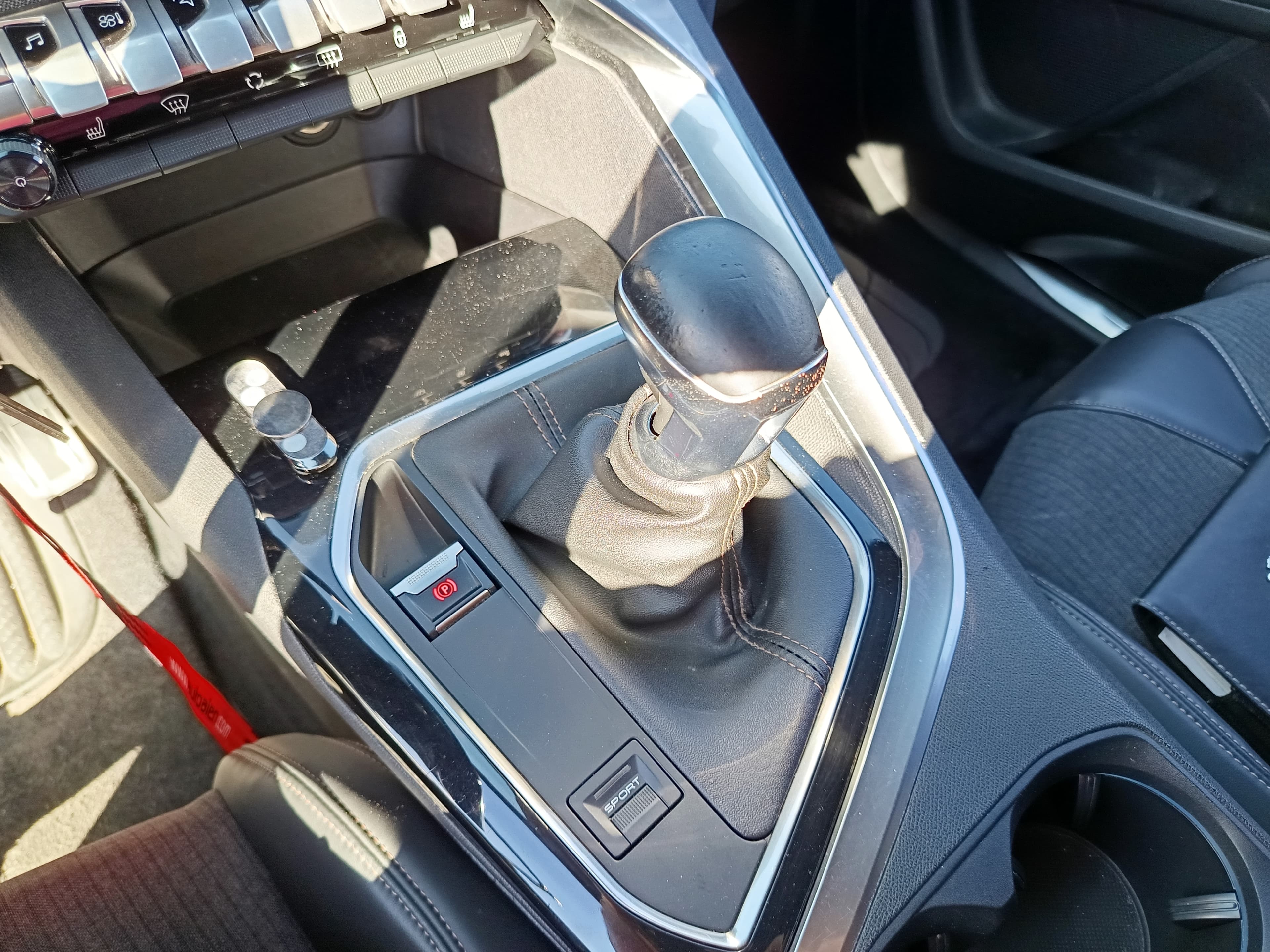 Peugeot 5008 · Ano 2018 — image 41