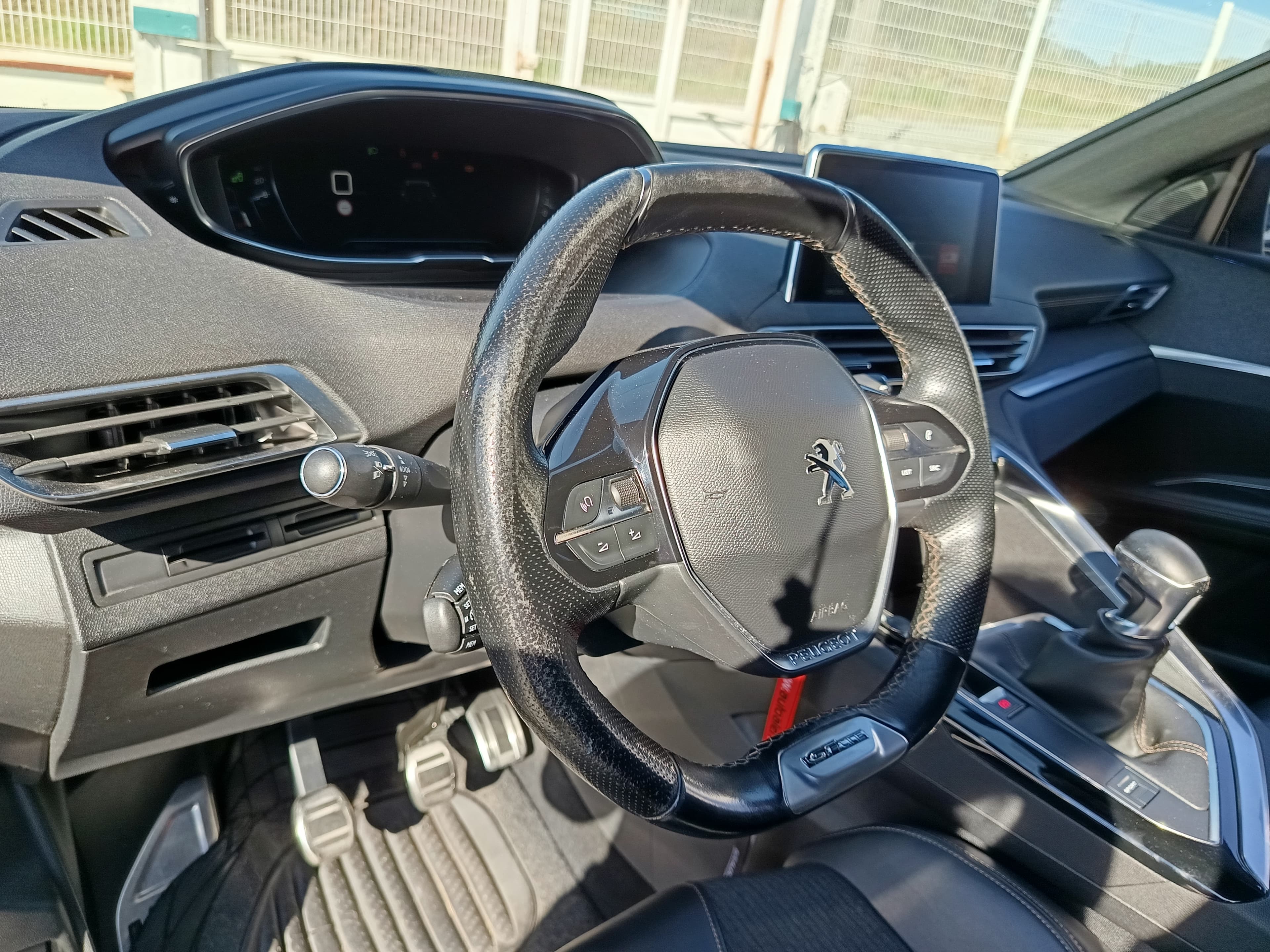 Peugeot 5008 · Ano 2018 — image 36