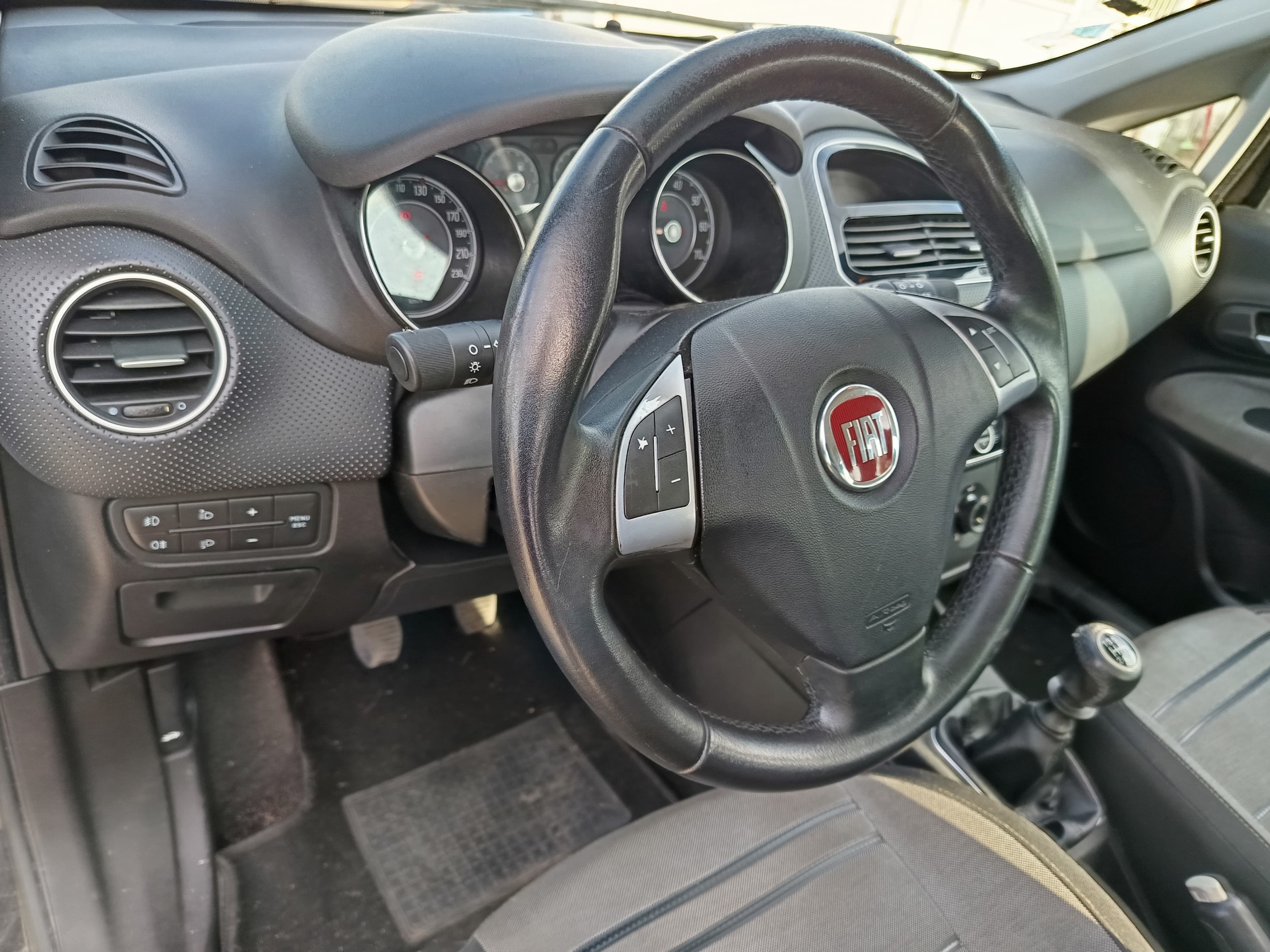 Fiat Punto · Ano 2010 — image 29