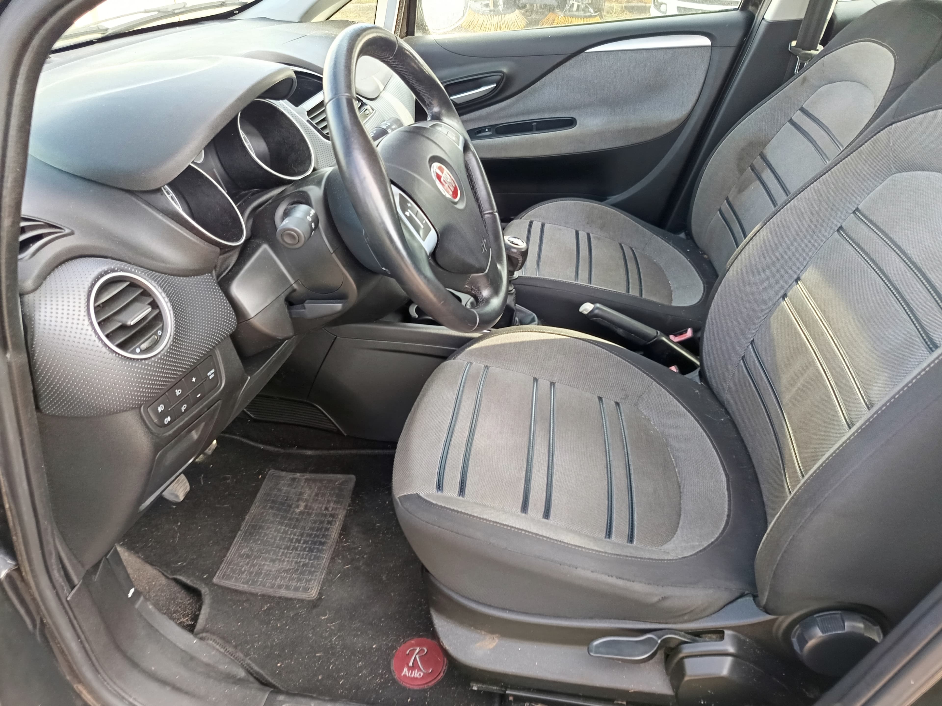 Fiat Punto · Ano 2010 — image 27