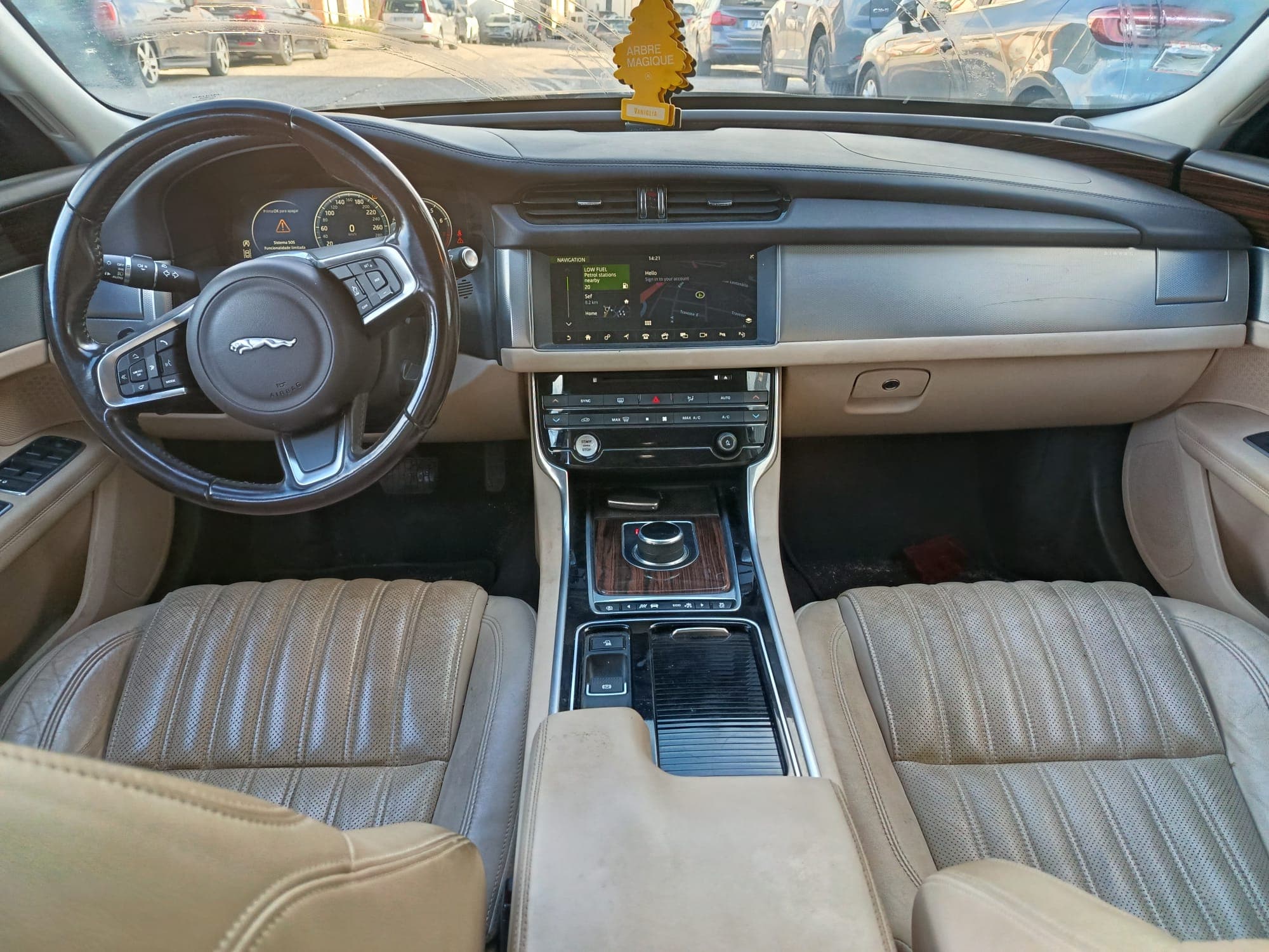Jaguar XF Sedan · Ano 2017 — imagen 21