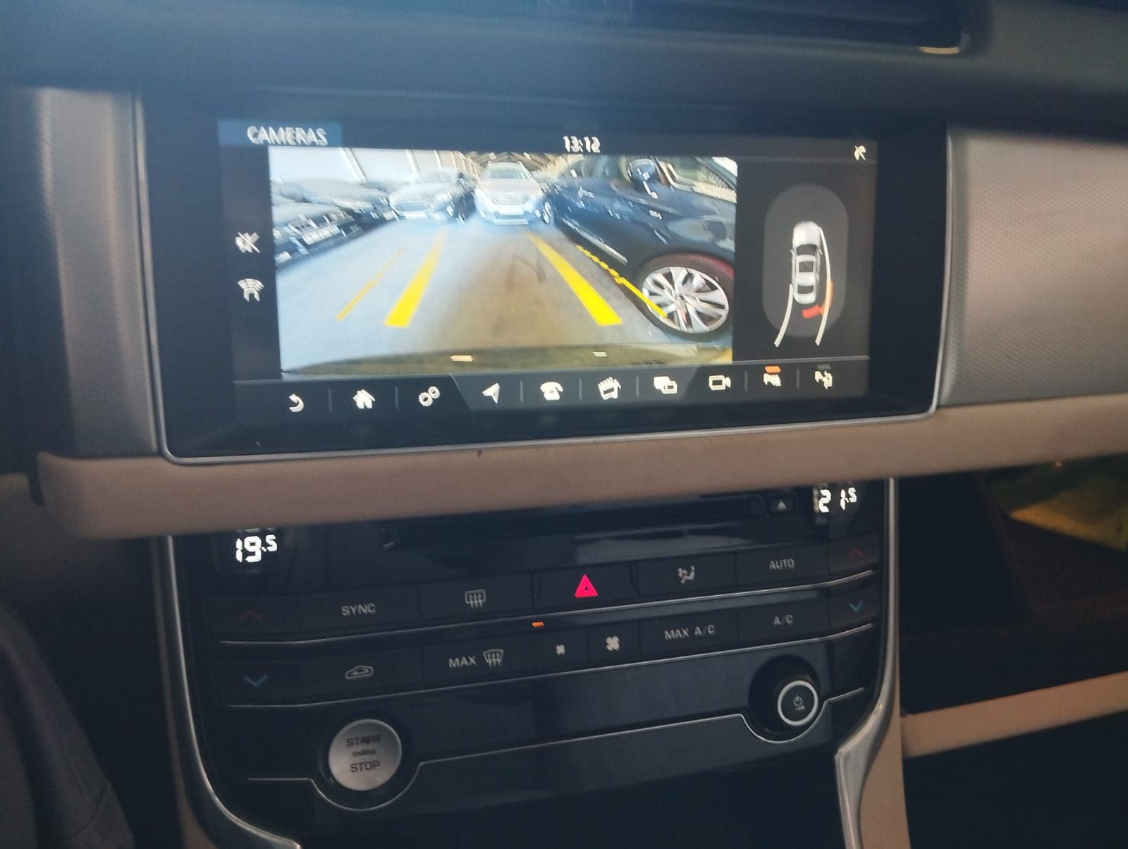 Jaguar XF Sedan · Ano 2017 — imagen 22