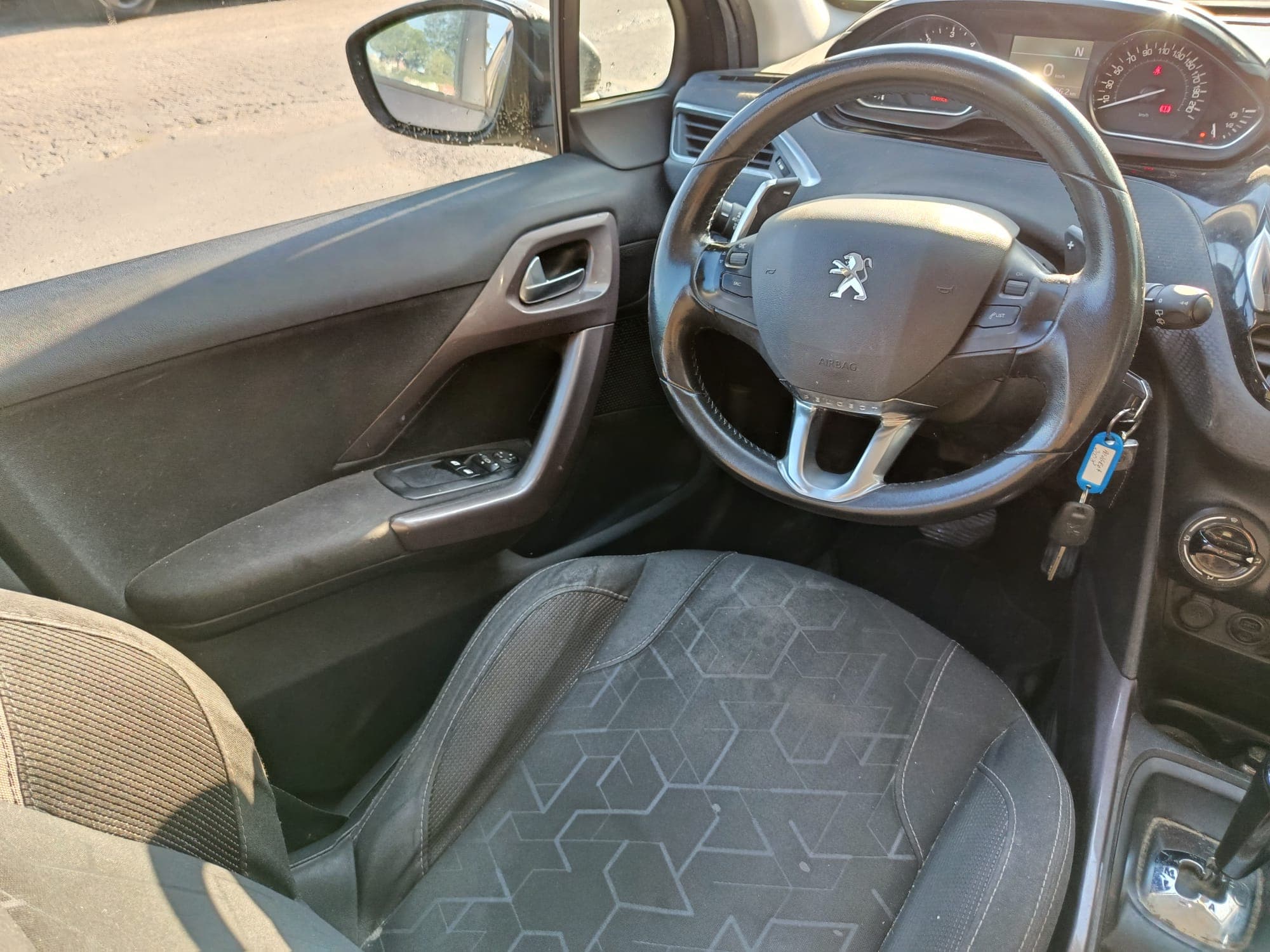 Peugeot 2008 · Ano 2015 — imagen 17