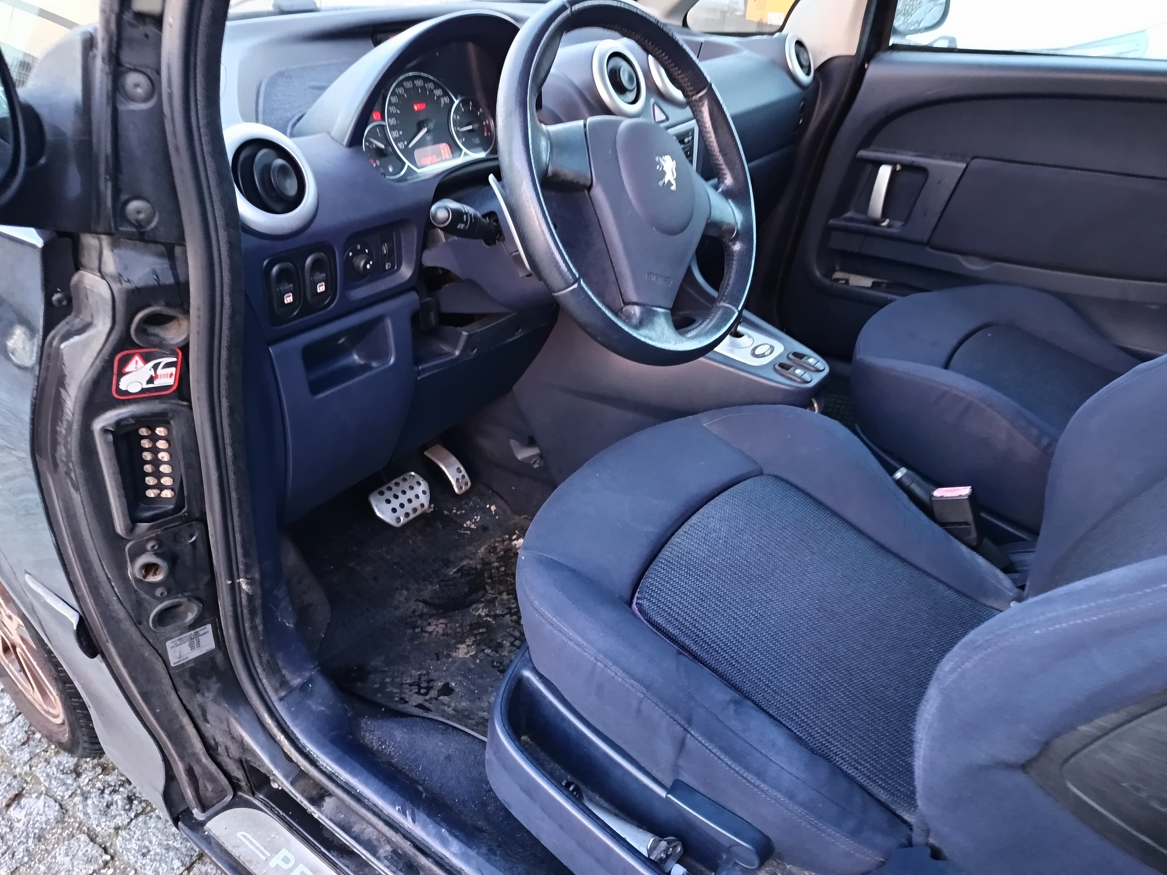 Peugeot 1007 1.4 · Ano 2005 — imagem 29