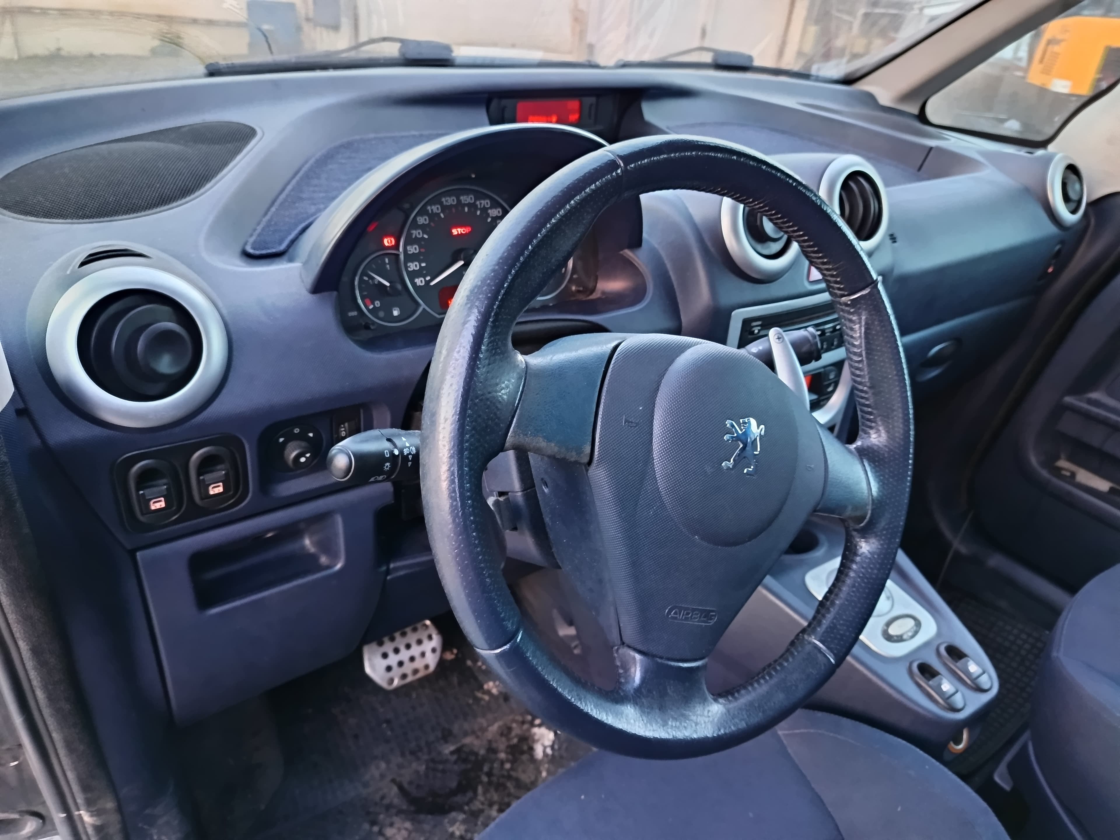 Peugeot 1007 1.4 · Ano 2005 — imagem 24