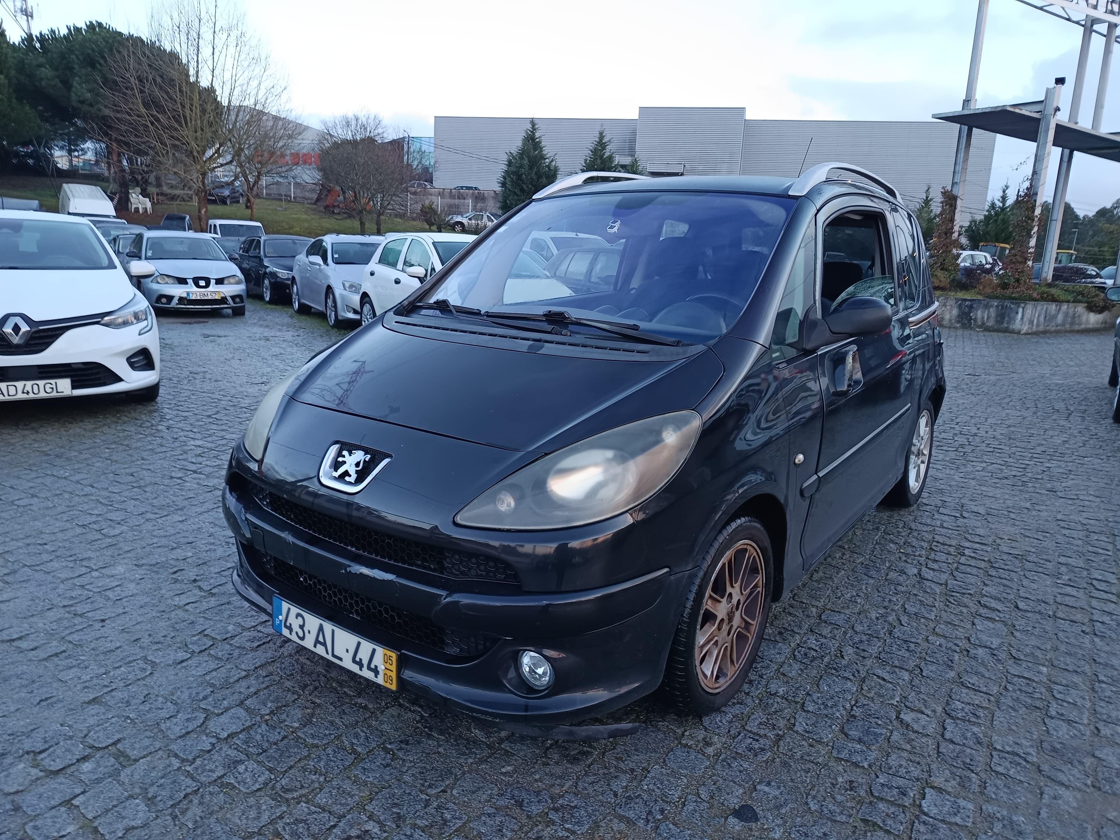 Peugeot 1007 1.4 · Ano 2005