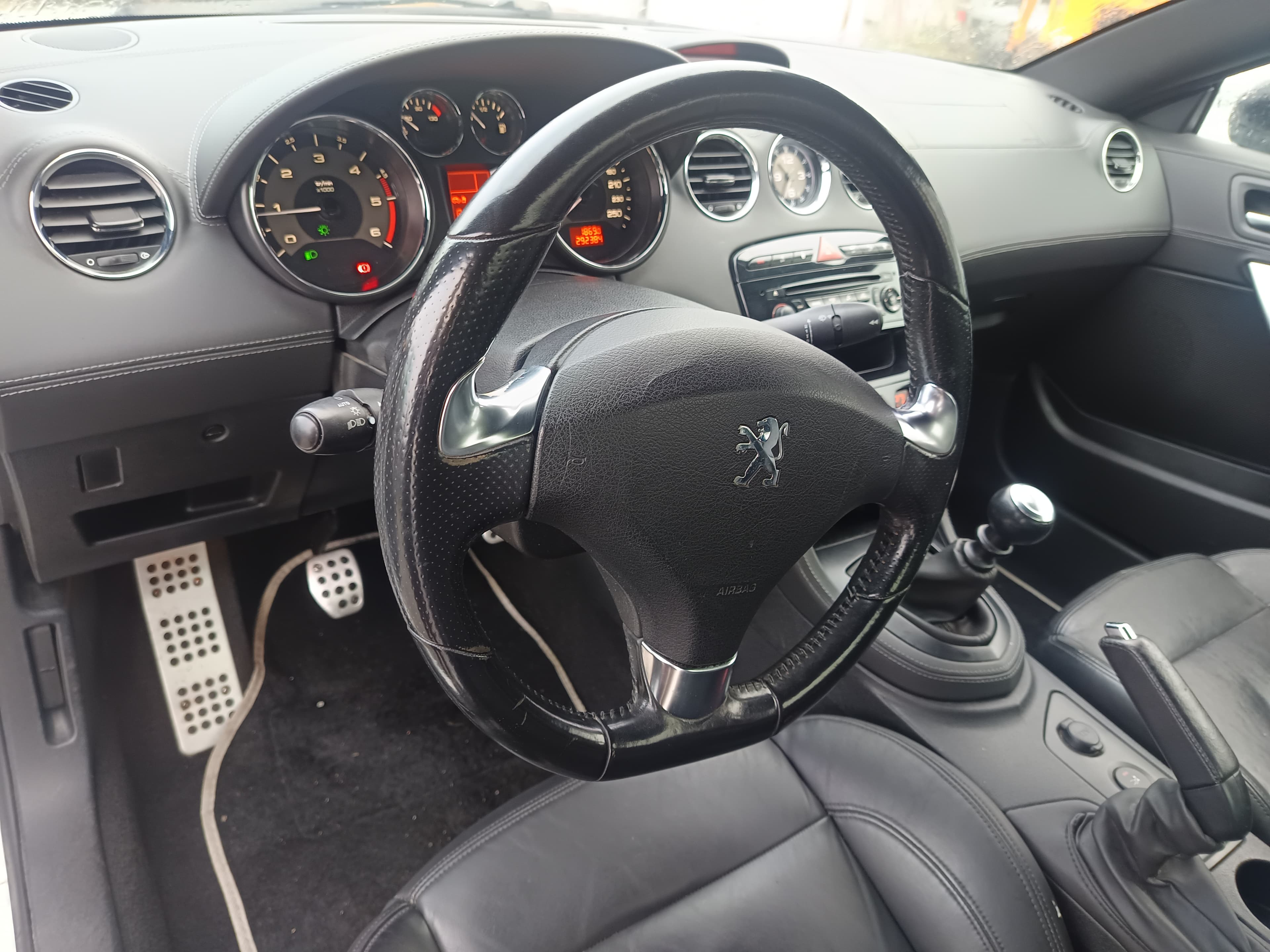 Peugeot RCZ 2.0 HDi · Ano 2011 — imagem 29