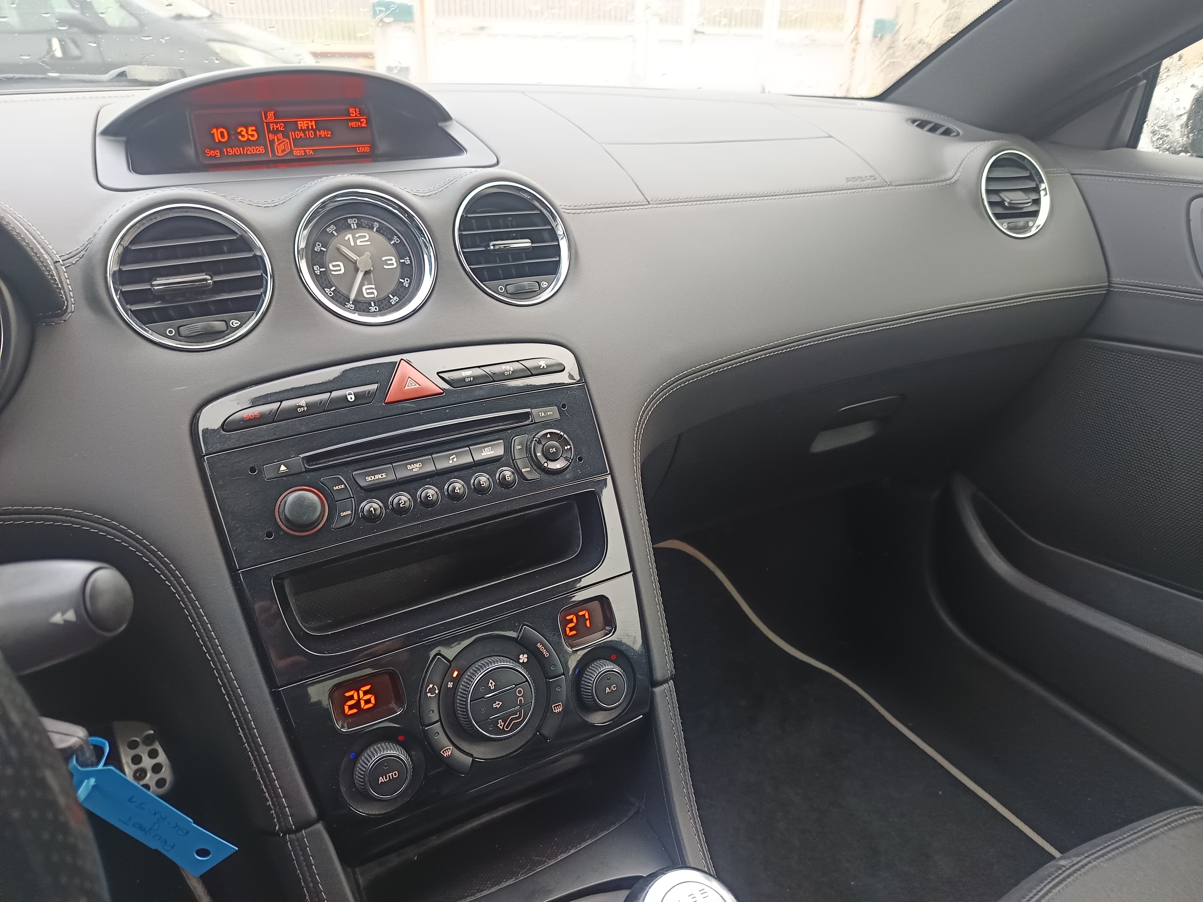 Peugeot RCZ 2.0 HDi · Ano 2011 — imagem 30