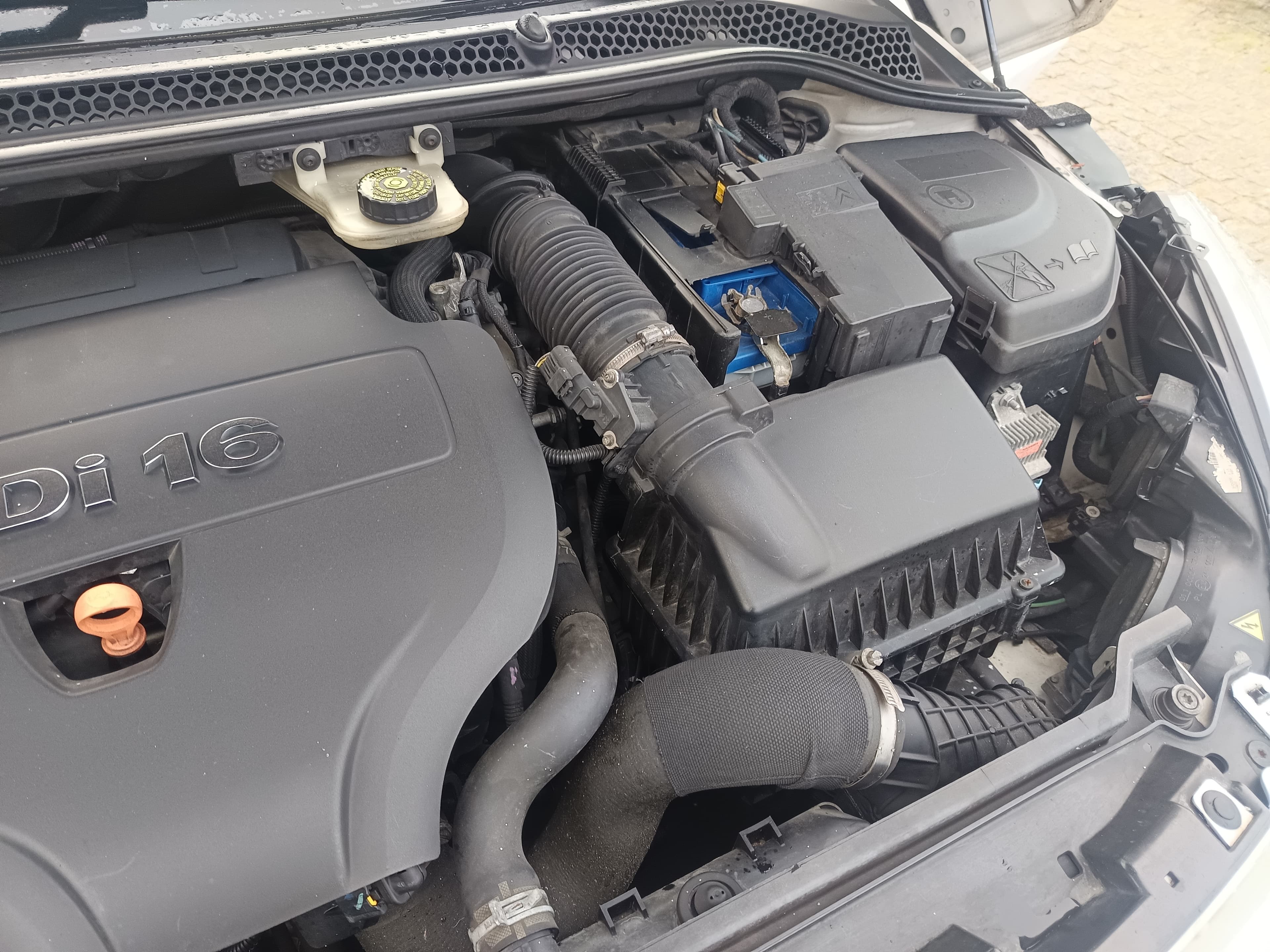 Peugeot RCZ 2.0 HDi · Ano 2011 — imagem 15