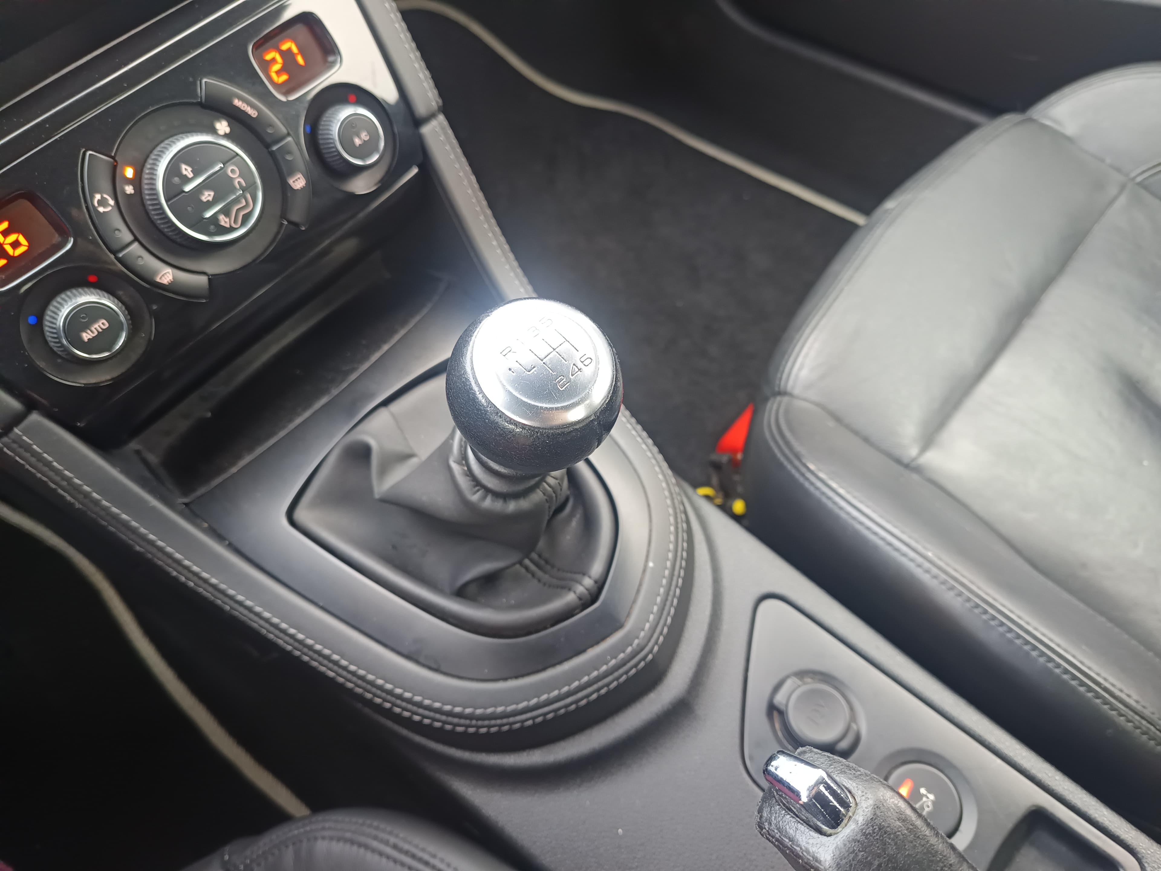 Peugeot RCZ 2.0 HDi · Ano 2011 — imagem 33