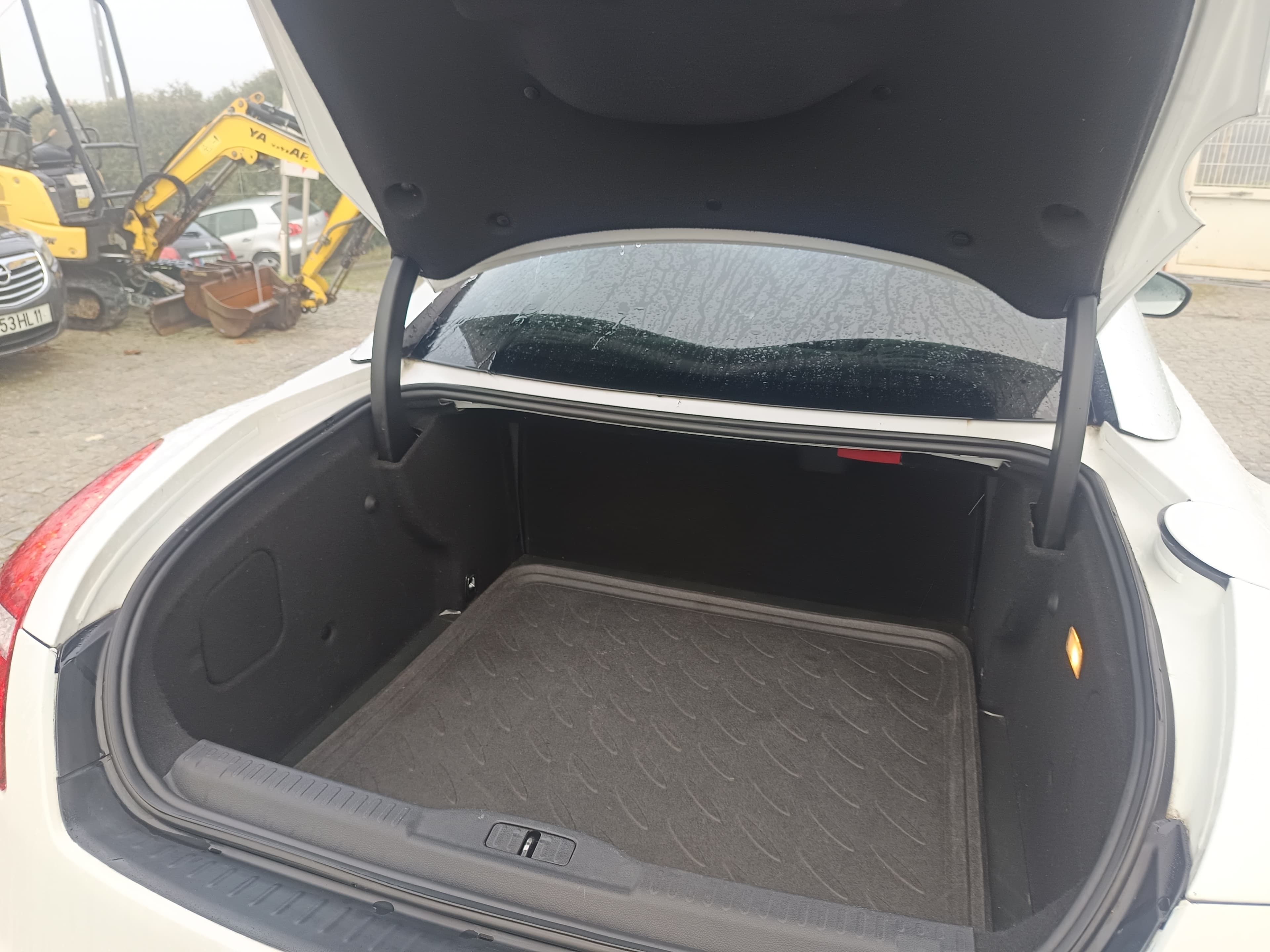 Peugeot RCZ 2.0 HDi · Ano 2011 — imagem 17