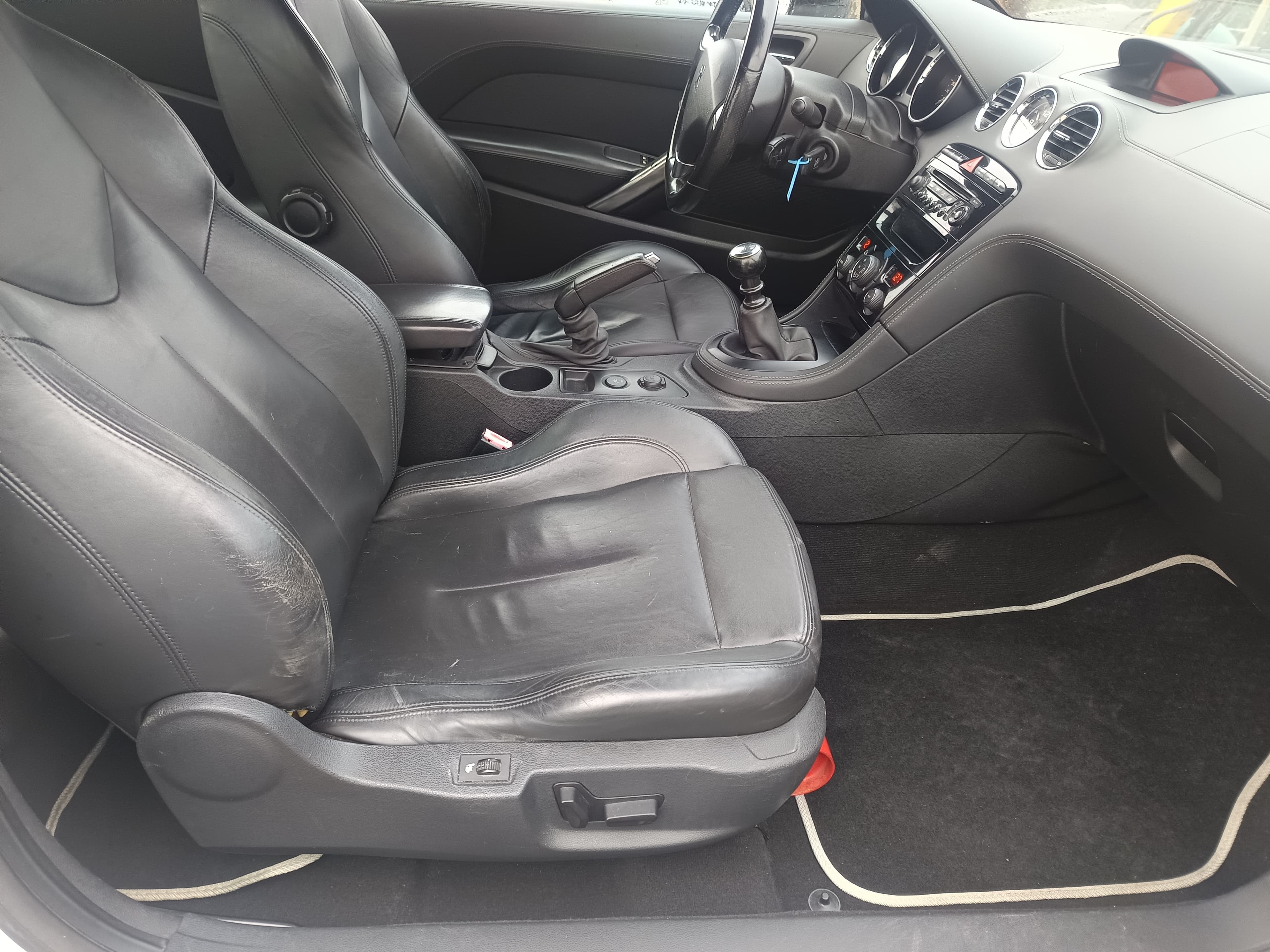 Peugeot RCZ 2.0 HDi · Ano 2011 — imagem 20