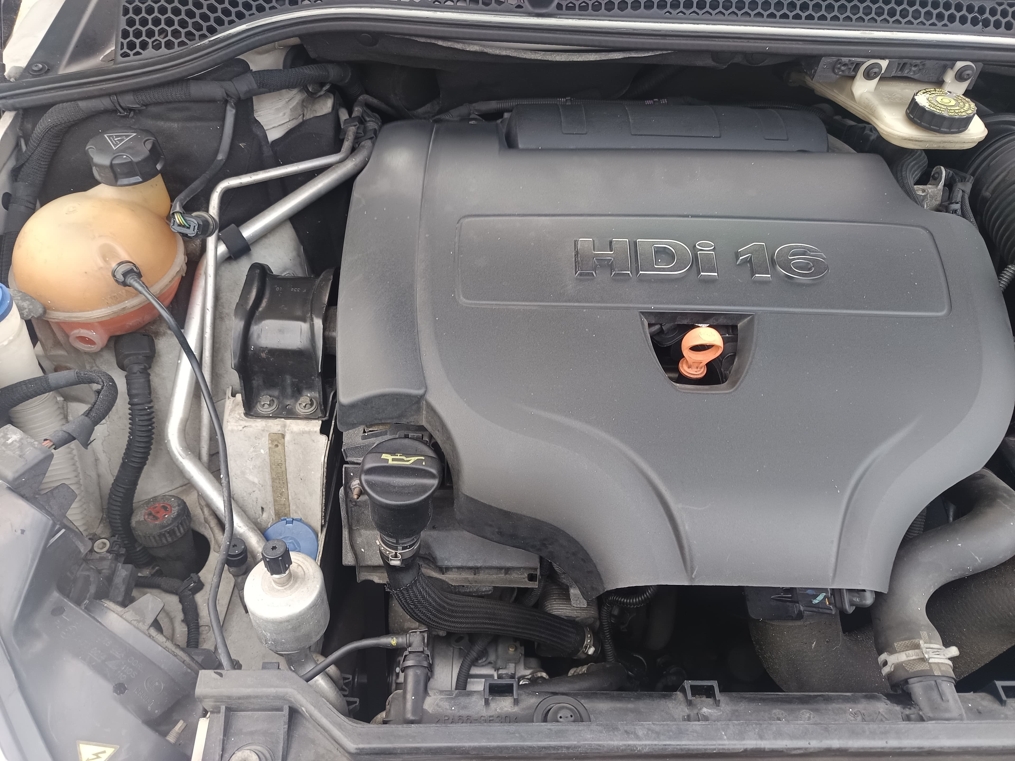 Peugeot RCZ 2.0 HDi · Ano 2011 — imagem 14