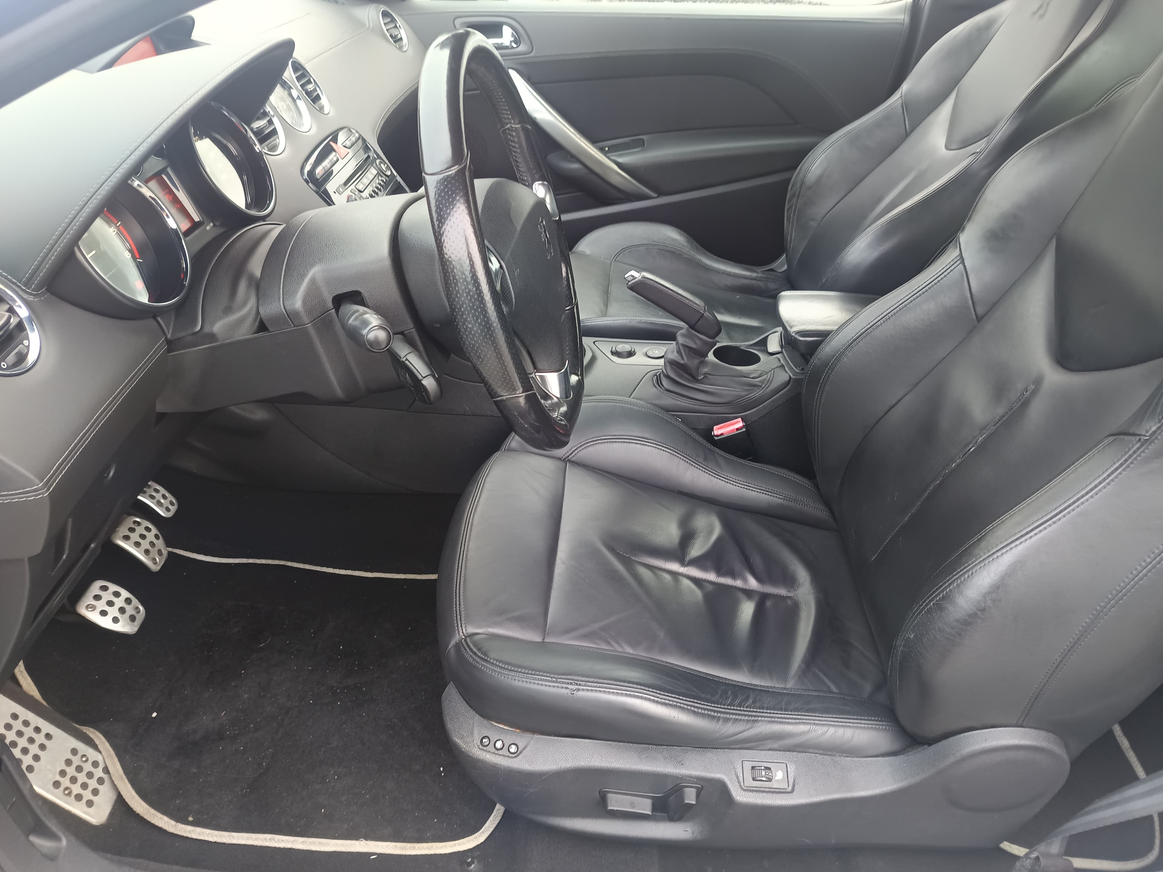 Peugeot RCZ 2.0 HDi · Ano 2011 — imagem 26