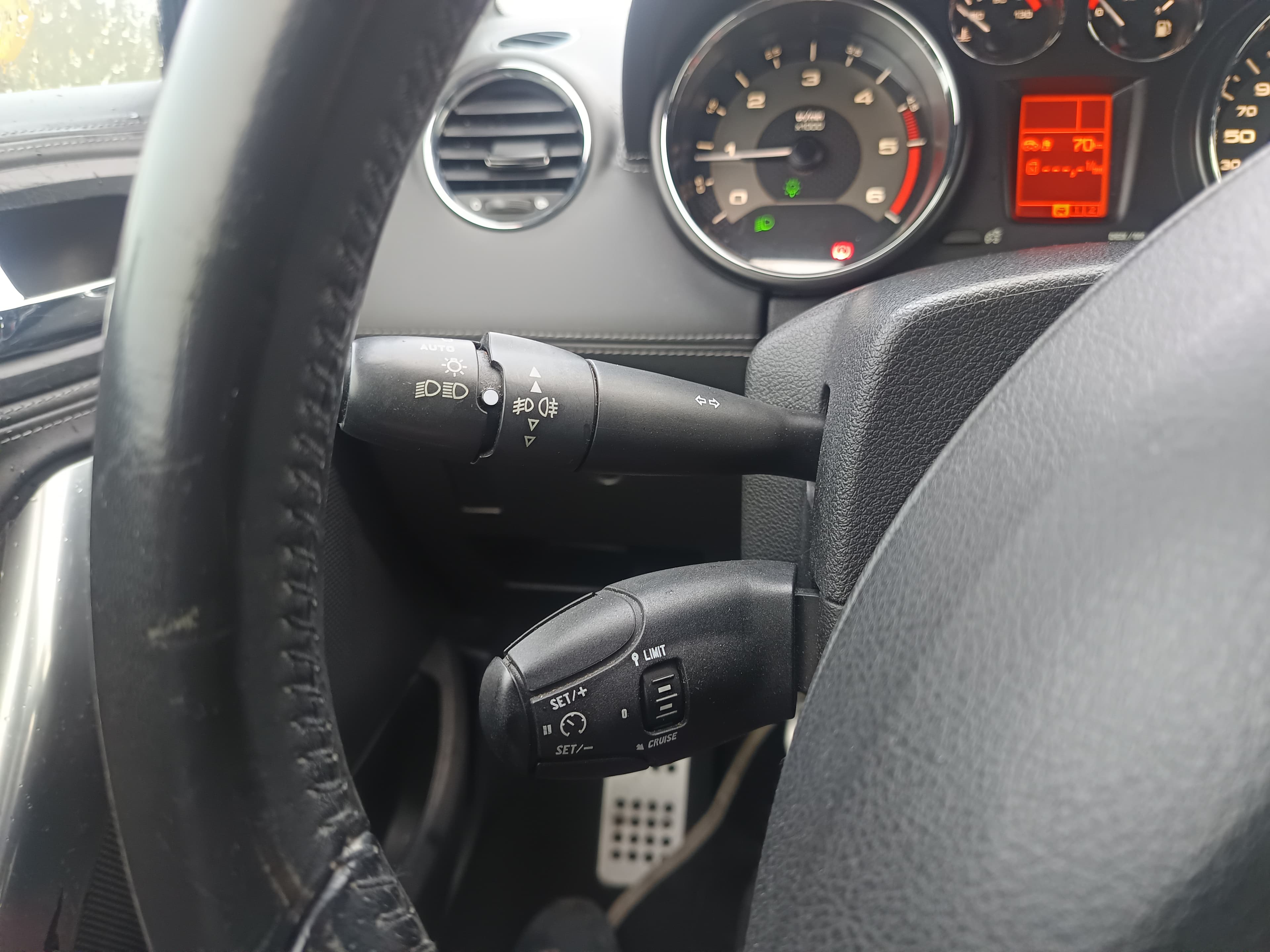 Peugeot RCZ 2.0 HDi · Ano 2011 — imagem 36