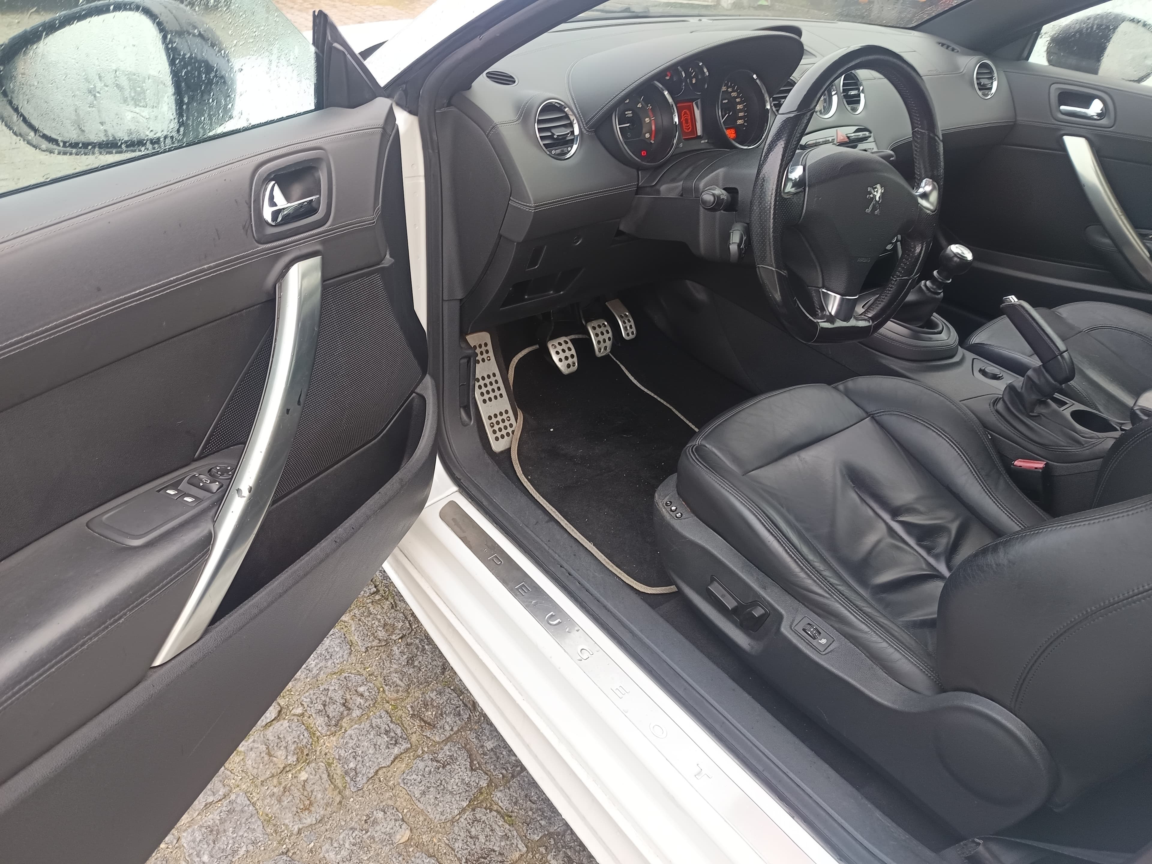 Peugeot RCZ 2.0 HDi · Ano 2011 — imagem 23