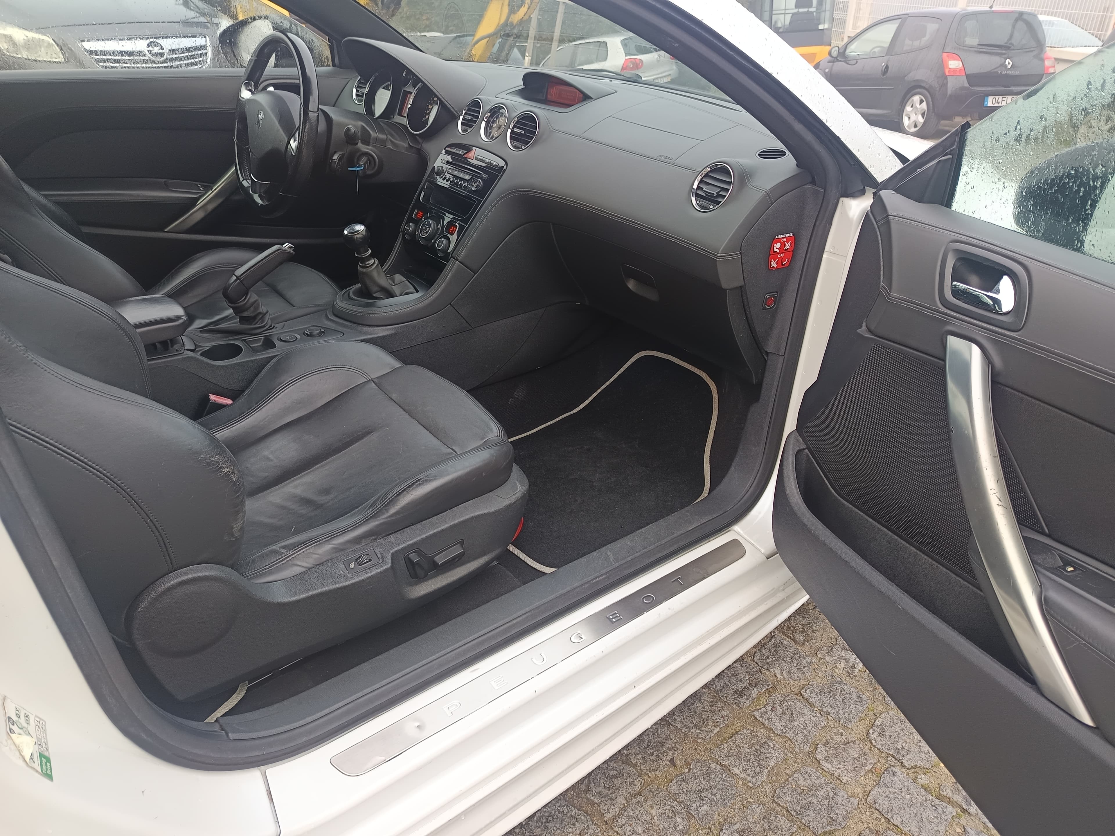 Peugeot RCZ 2.0 HDi · Ano 2011 — imagem 18