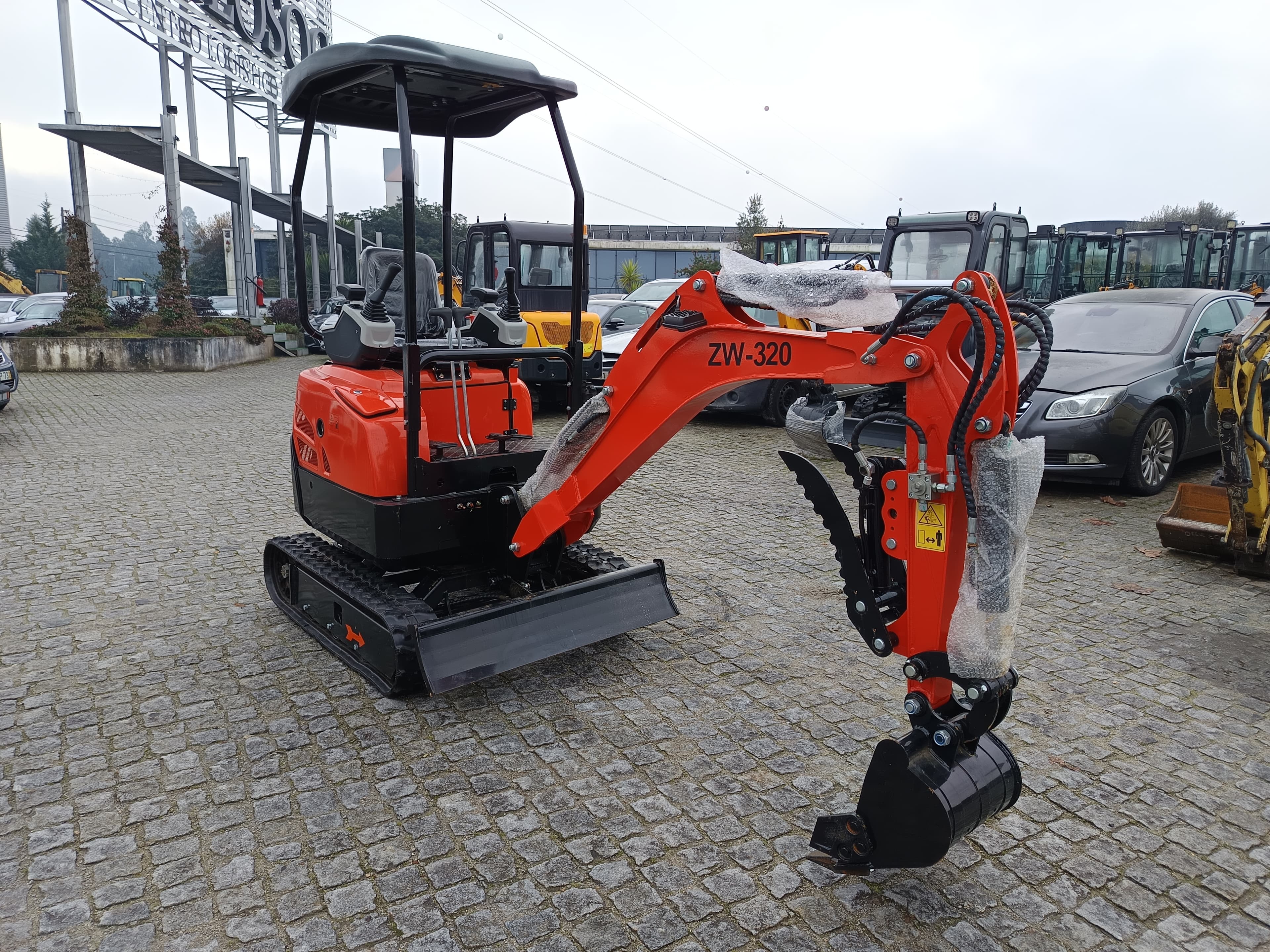 Mini Giratória Newrick ZM-320 · Ano 2025 — imagem 2