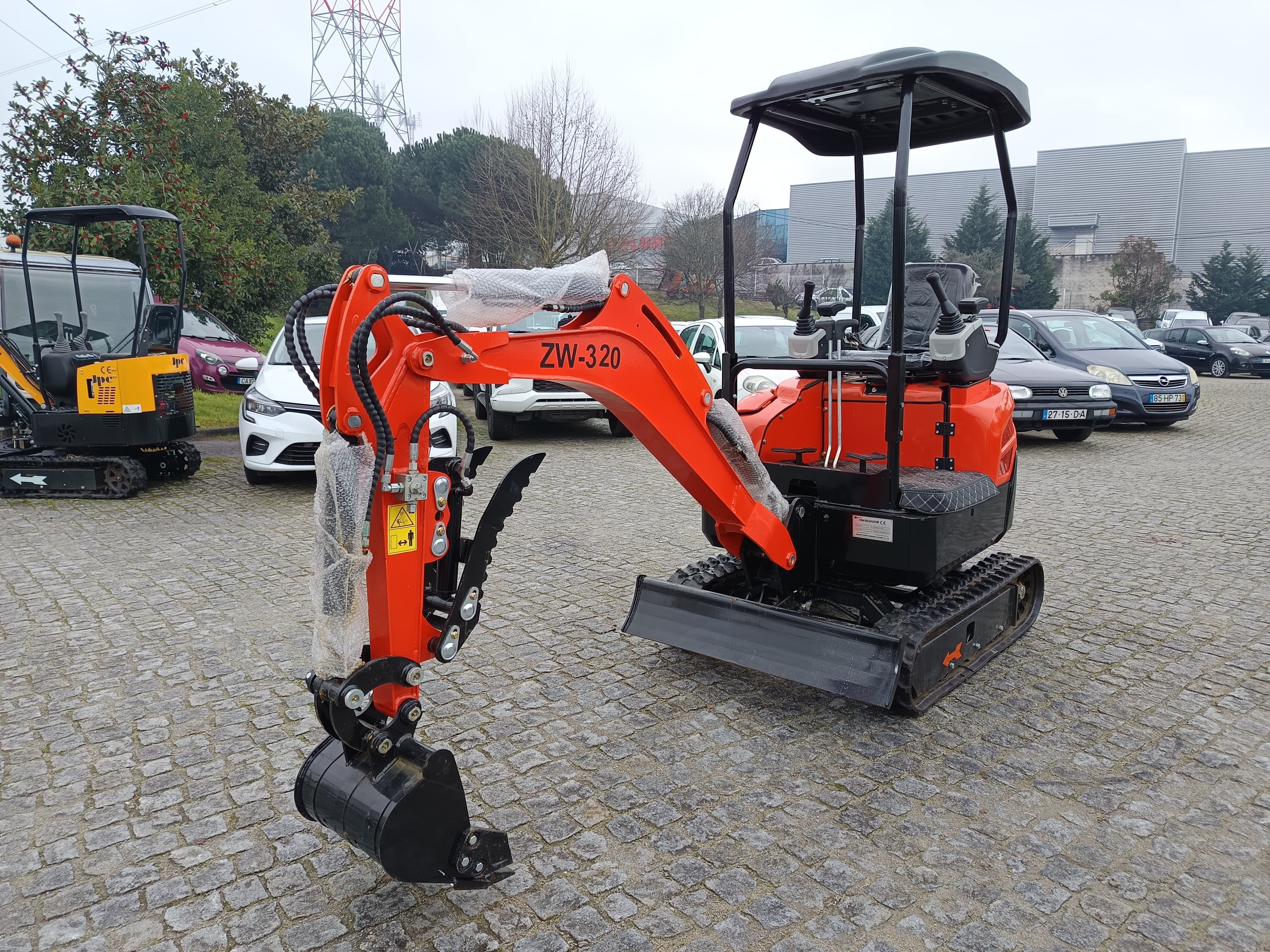 Mini Giratória Newrick ZM-320 · Ano 2025 — imagem 1
