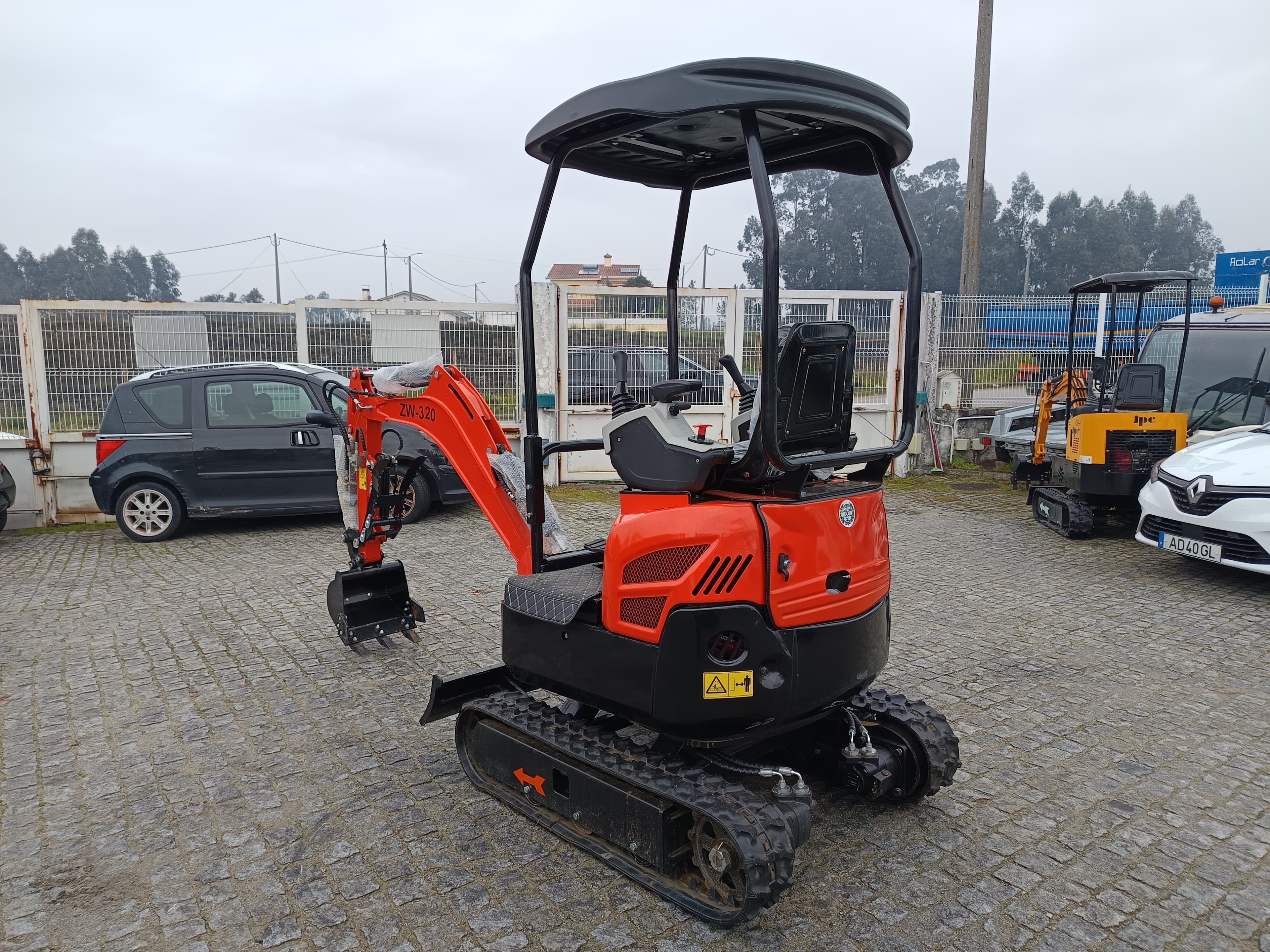Mini Giratória Newrick ZM-320 · Ano 2025 — imagem 8