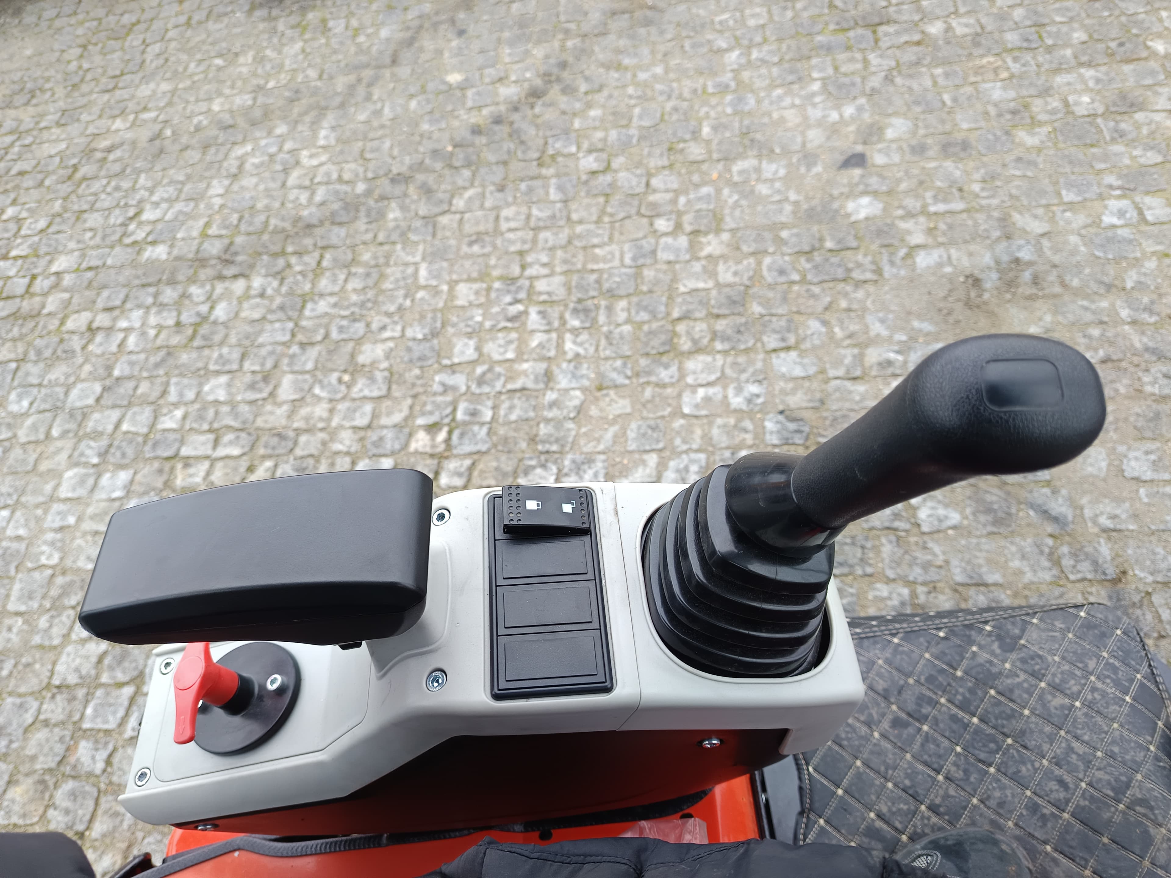 Mini Giratória Newrick ZM-320 · Ano 2025 — imagem 14