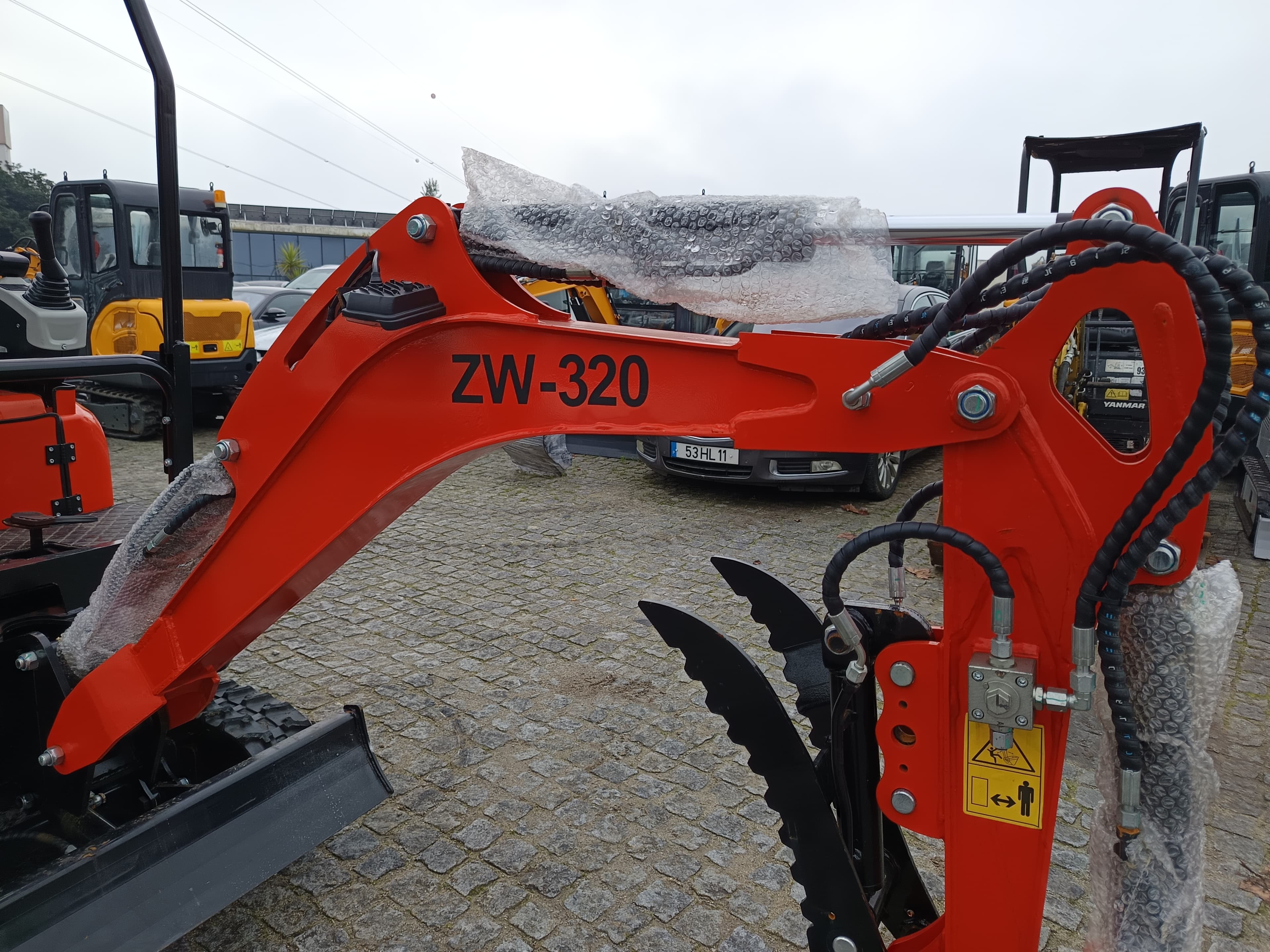 Mini Giratória Newrick ZM-320 · Ano 2025 — imagem 3