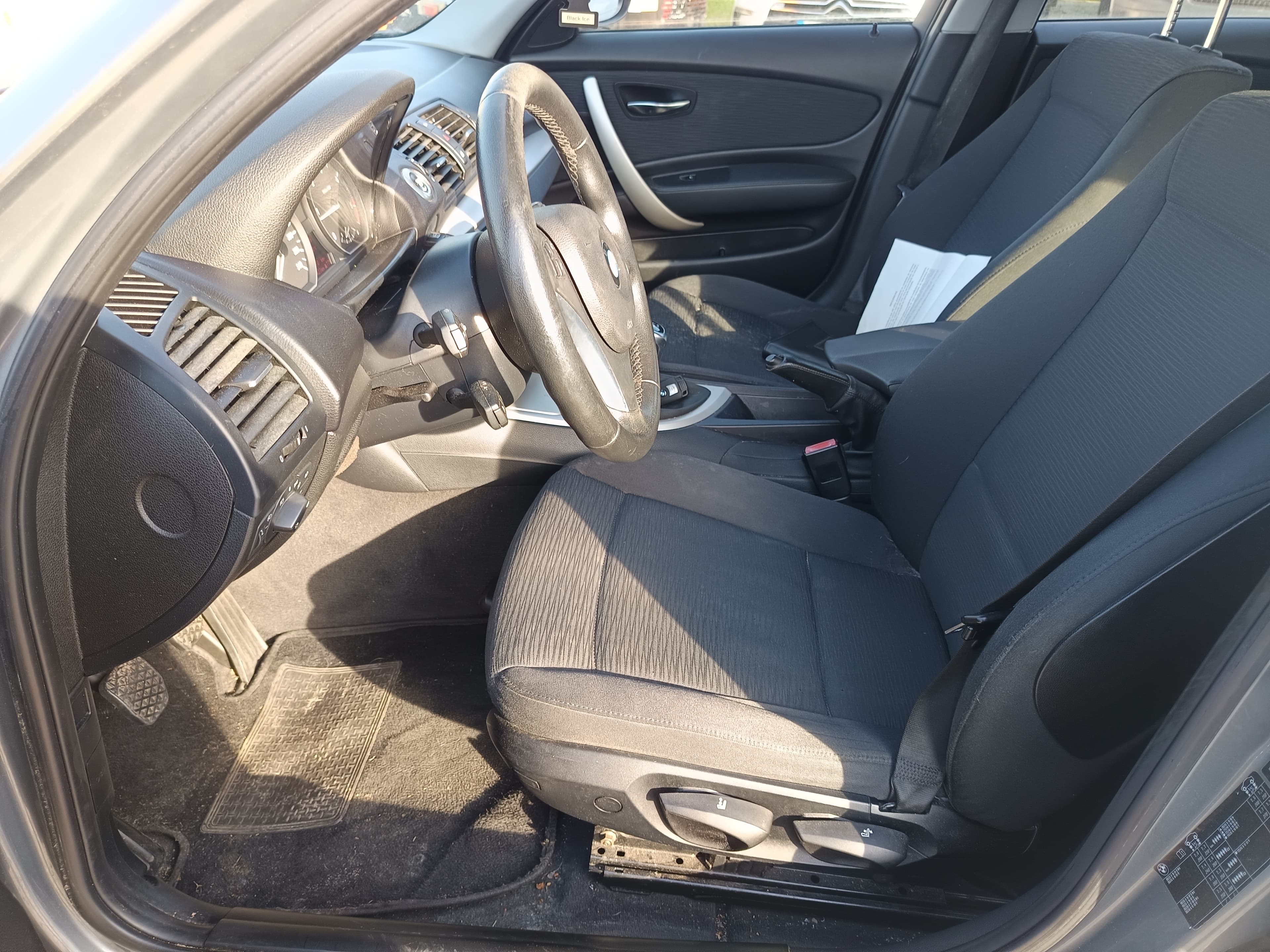 BMW 118d · Ano 2011 — imagem 31