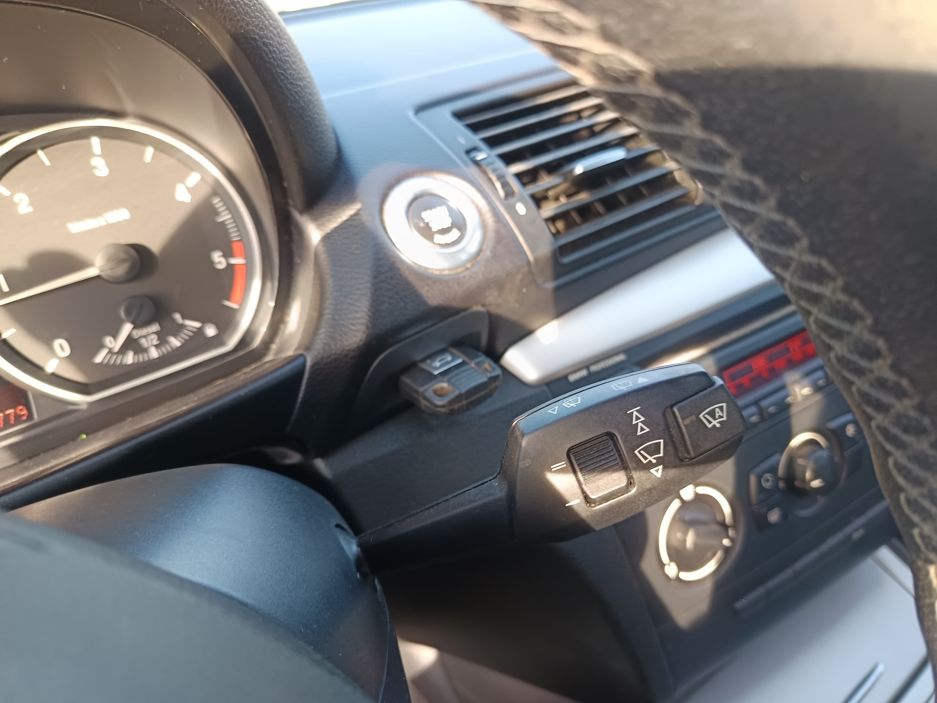 BMW 118d · Ano 2011 — imagem 38