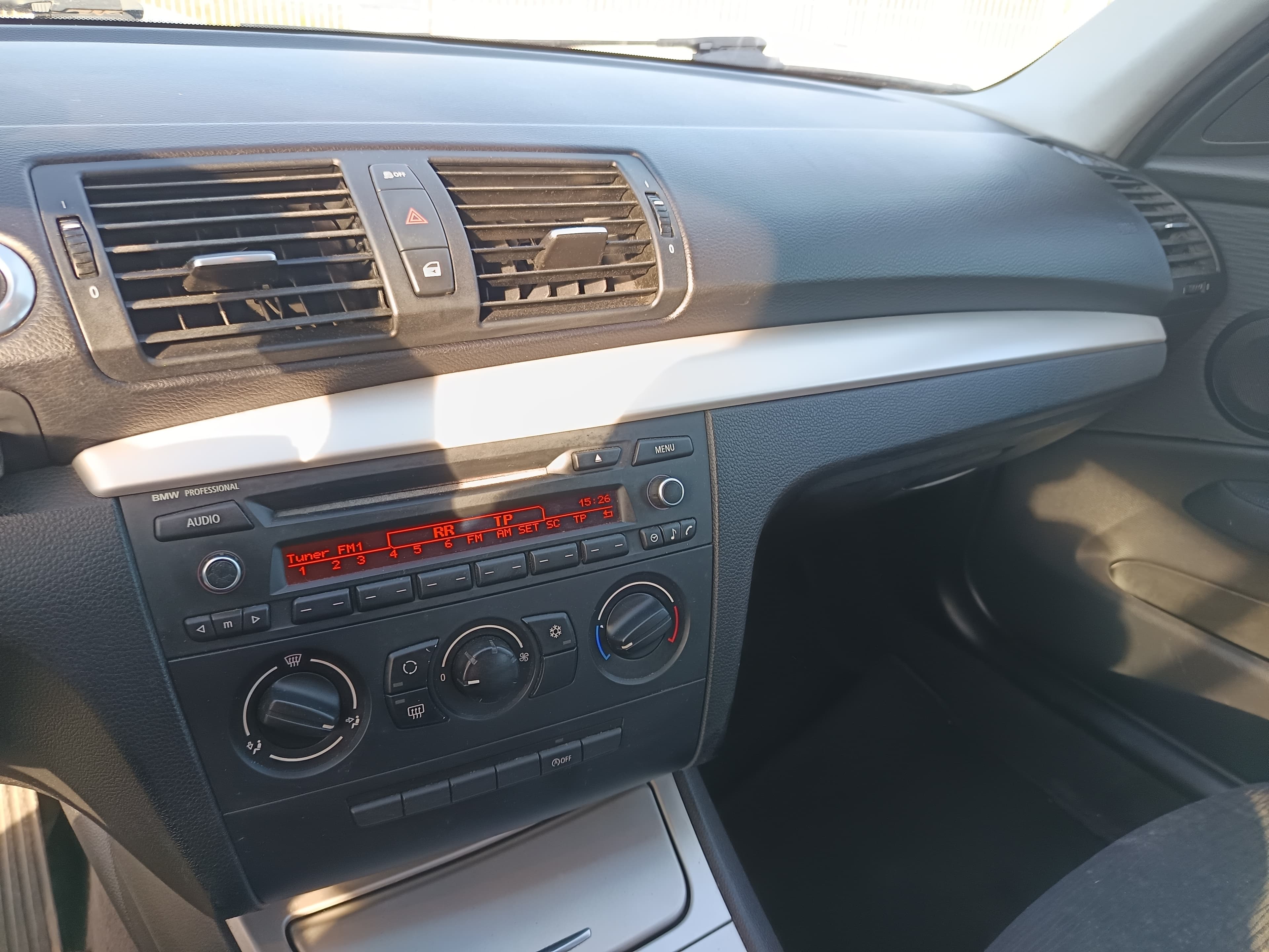 BMW 118d · Ano 2011 — imagem 34