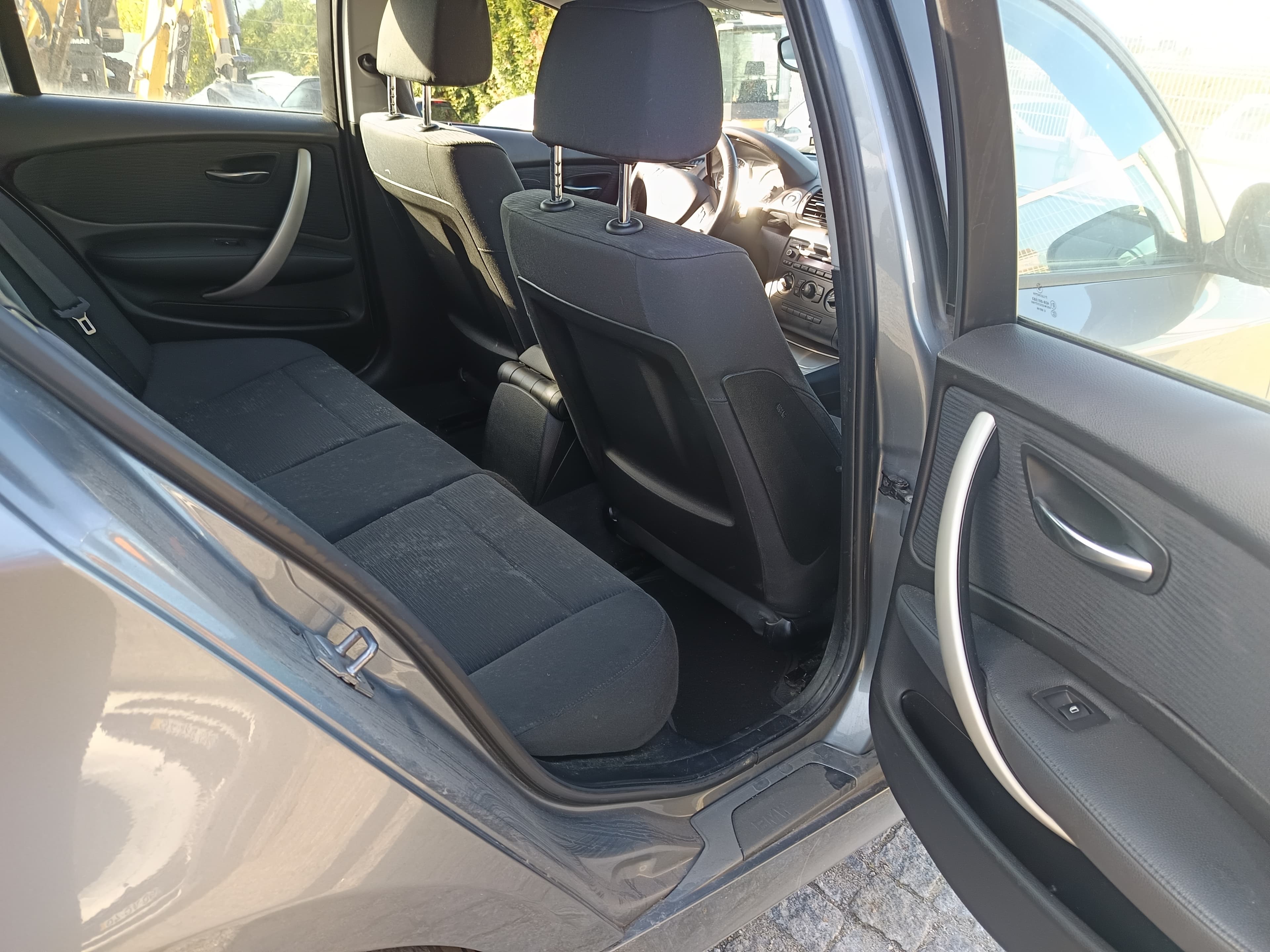 BMW 118d · Ano 2011 — imagem 20