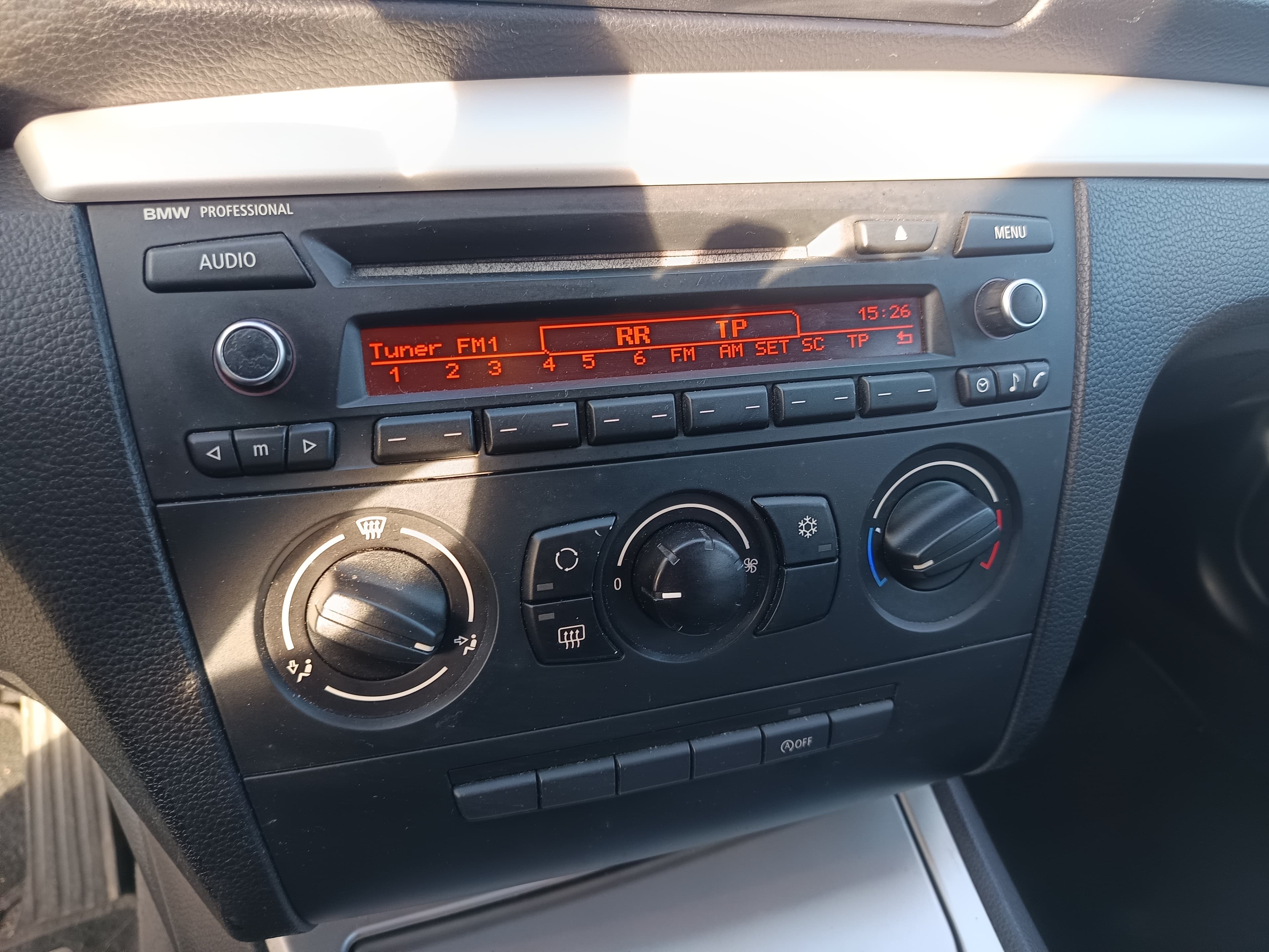 BMW 118d · Ano 2011 — imagem 35