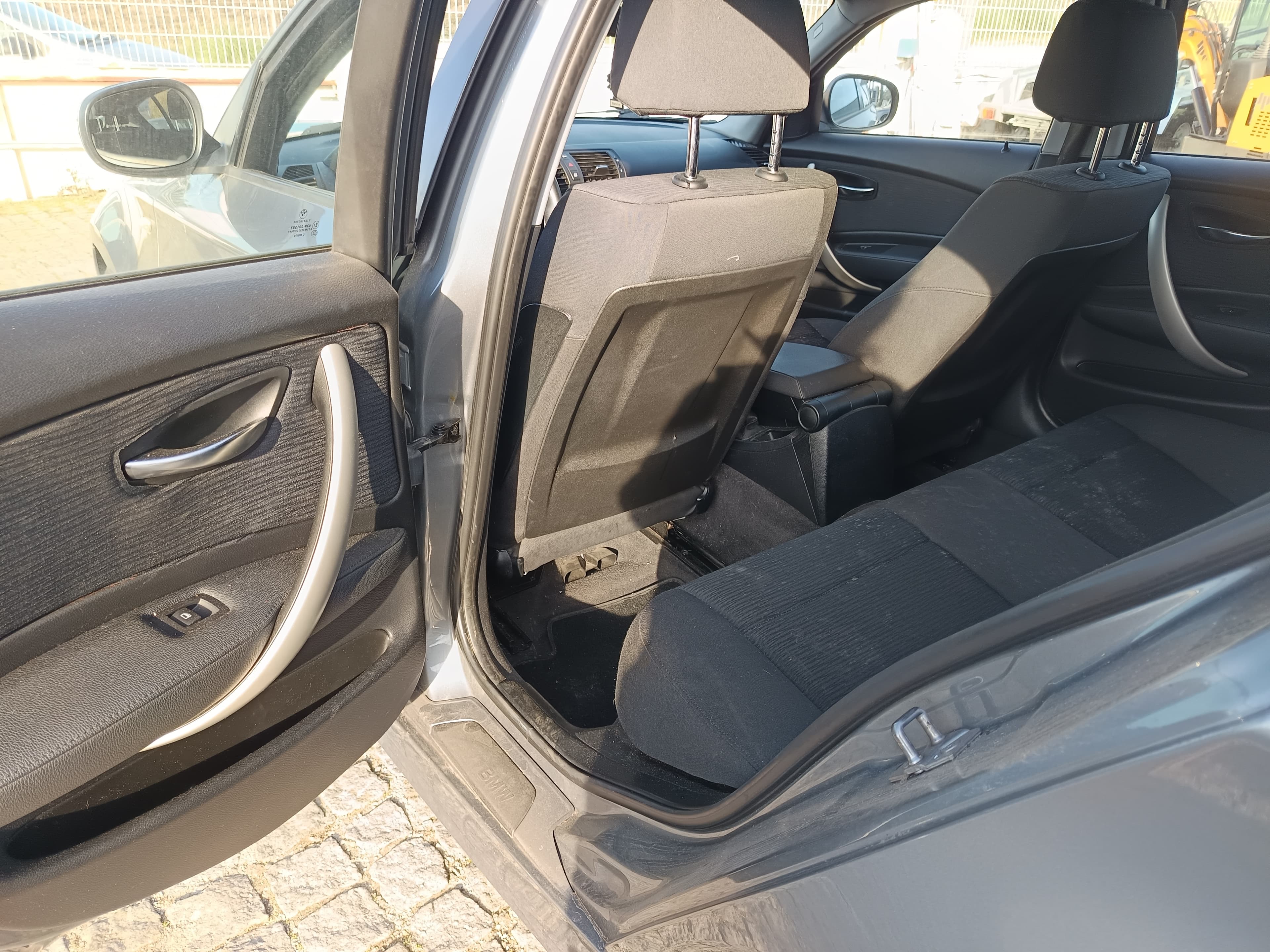 BMW 118d · Ano 2011 — imagem 25