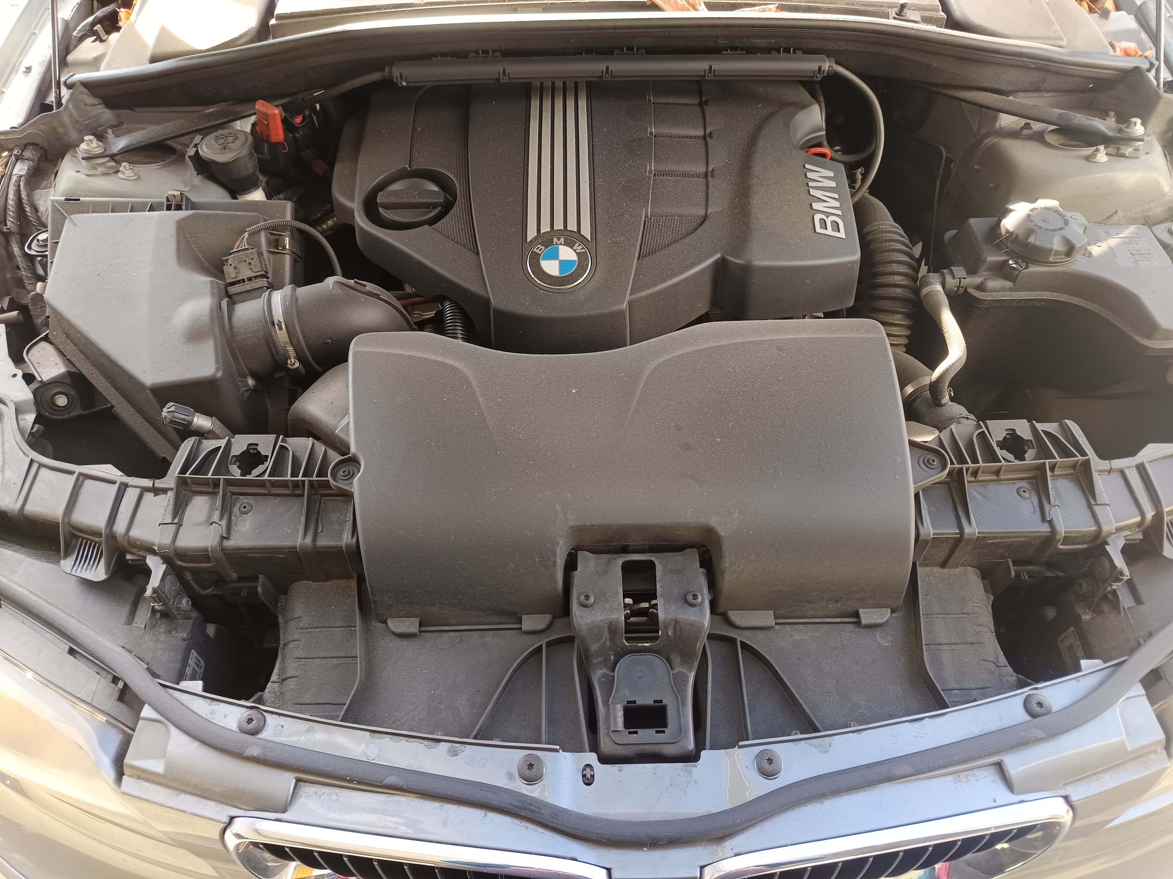 BMW 118d · Ano 2011 — imagem 16