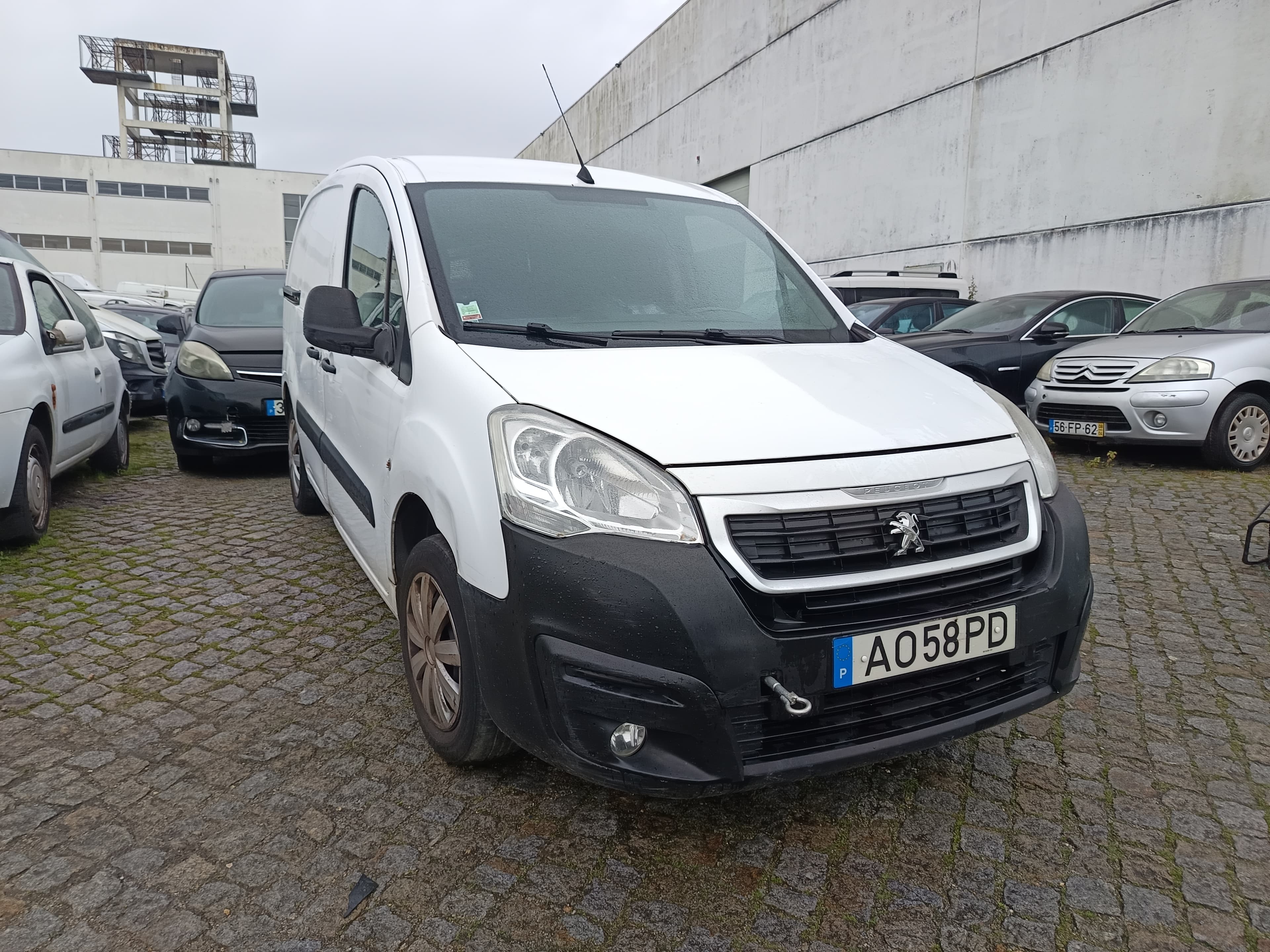 Peugeot Partner · Ano 2016 — imagem 3