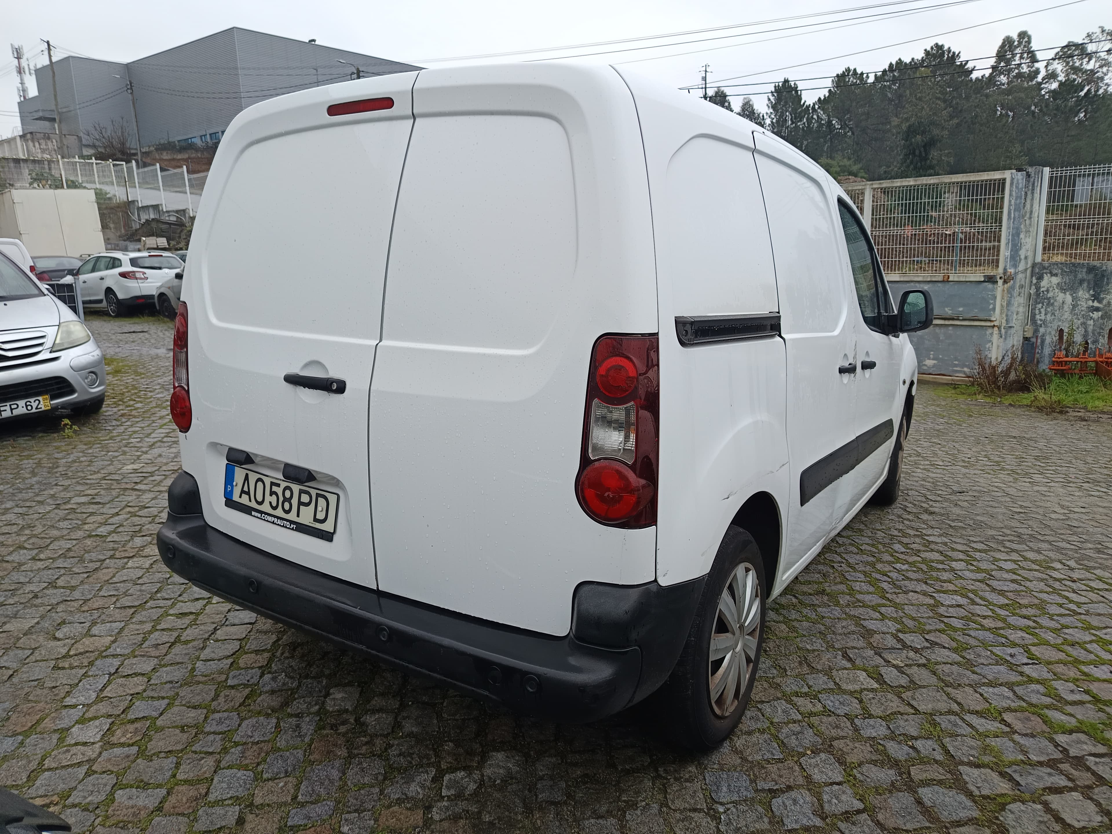 Peugeot Partner · Ano 2016 — imagem 4