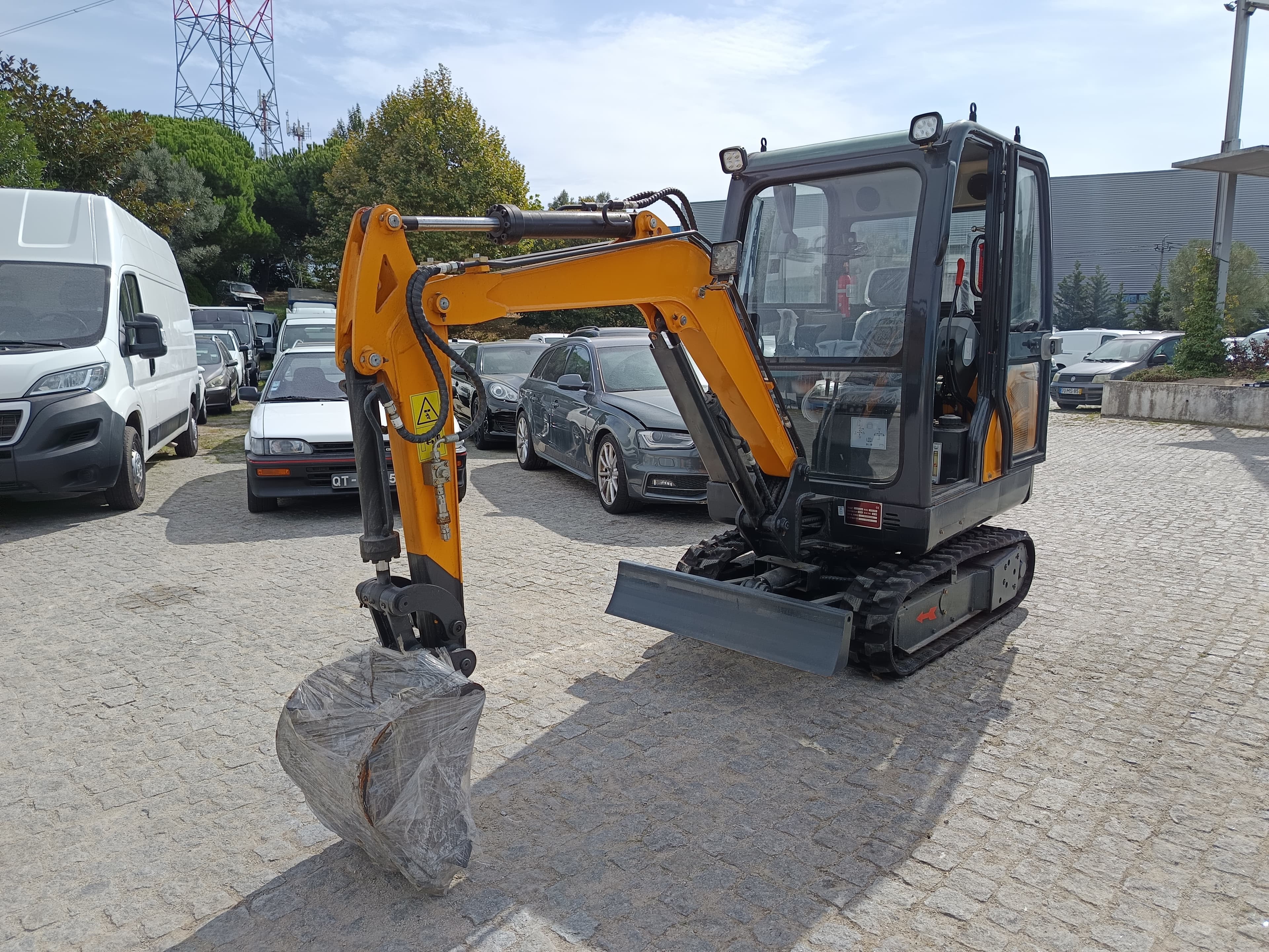 Mini Giratória Infront YFE20 · Ano 2023 — imagem 1